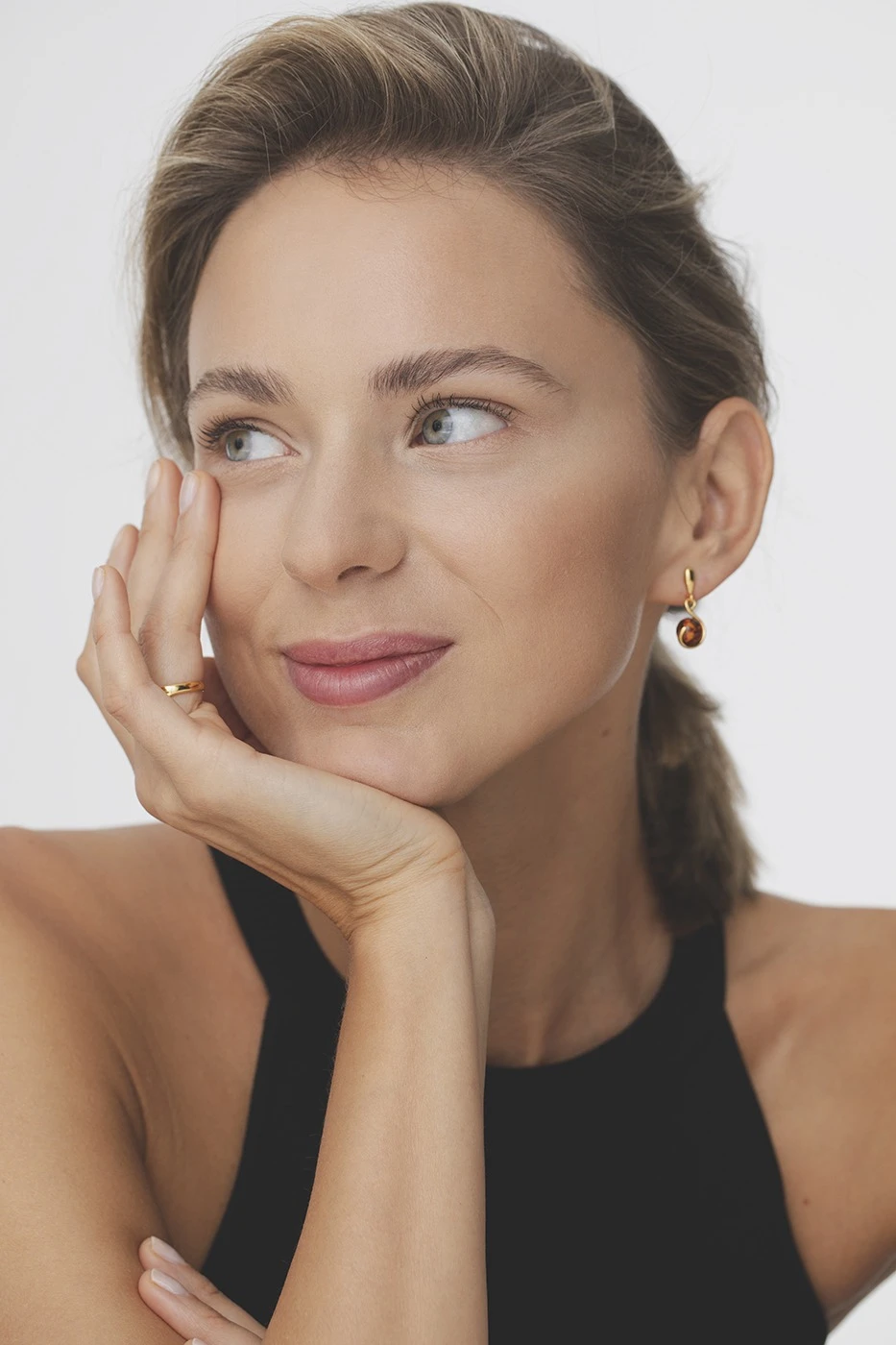 Amore gold earrings with amber