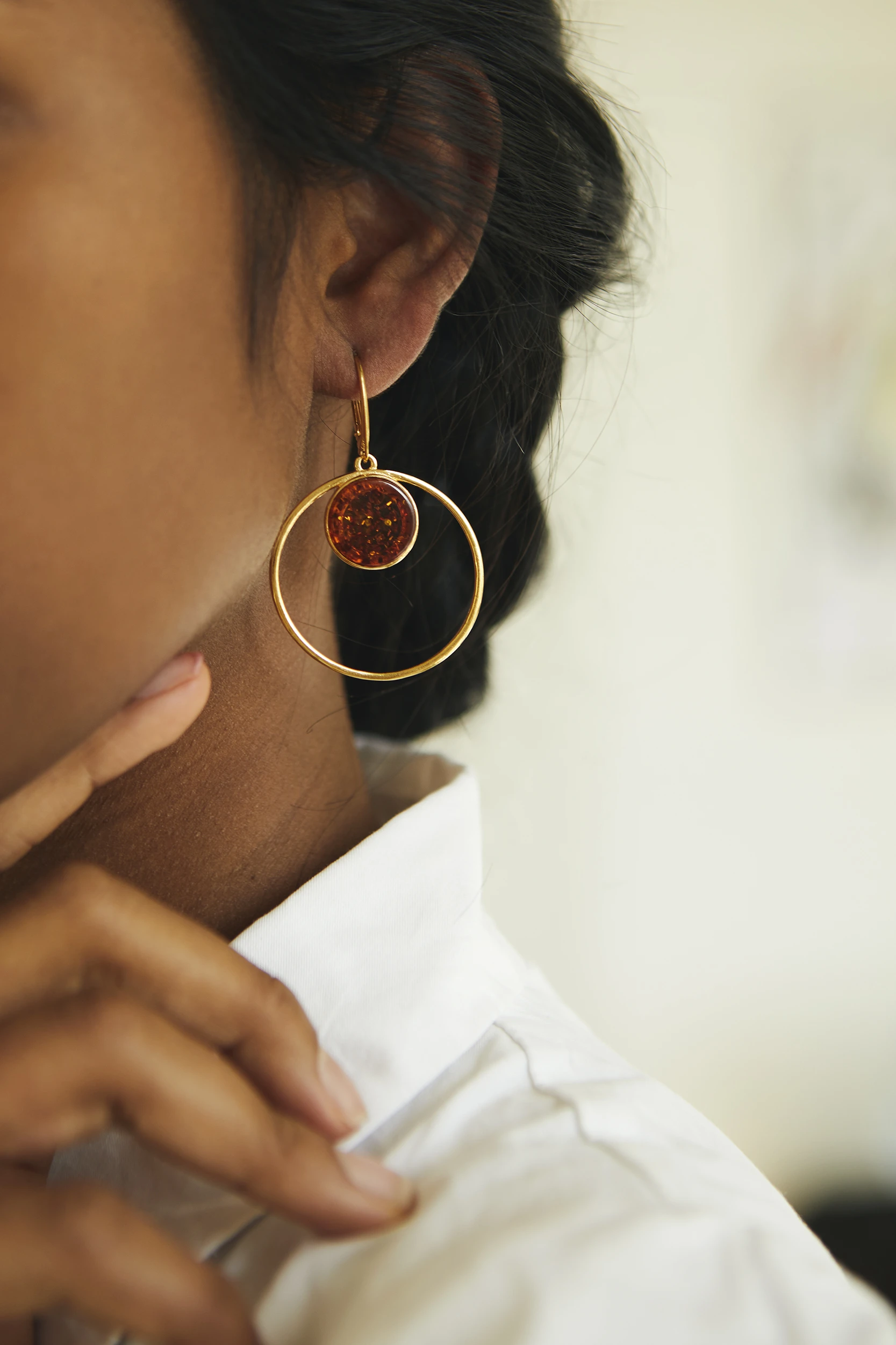 Amy earrings with cognac amber