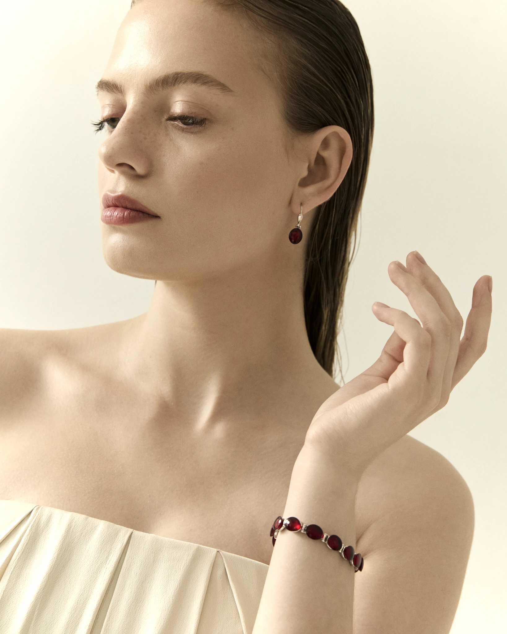 Thumbnail of Carmen bracelet in silver with red amber