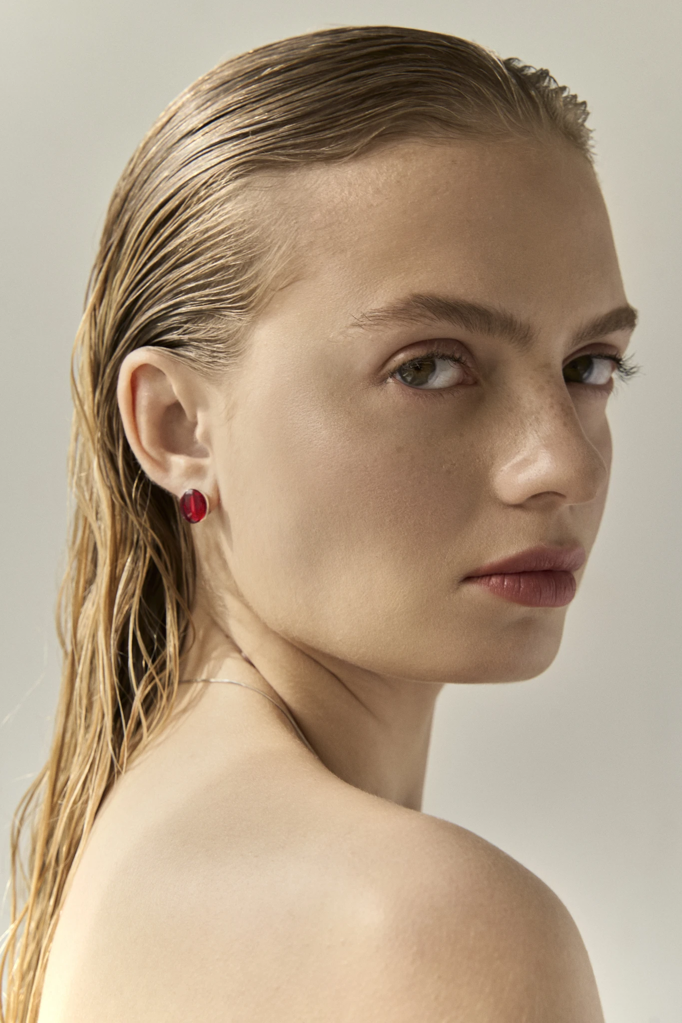 Carmen studs earrings in silver with red amber