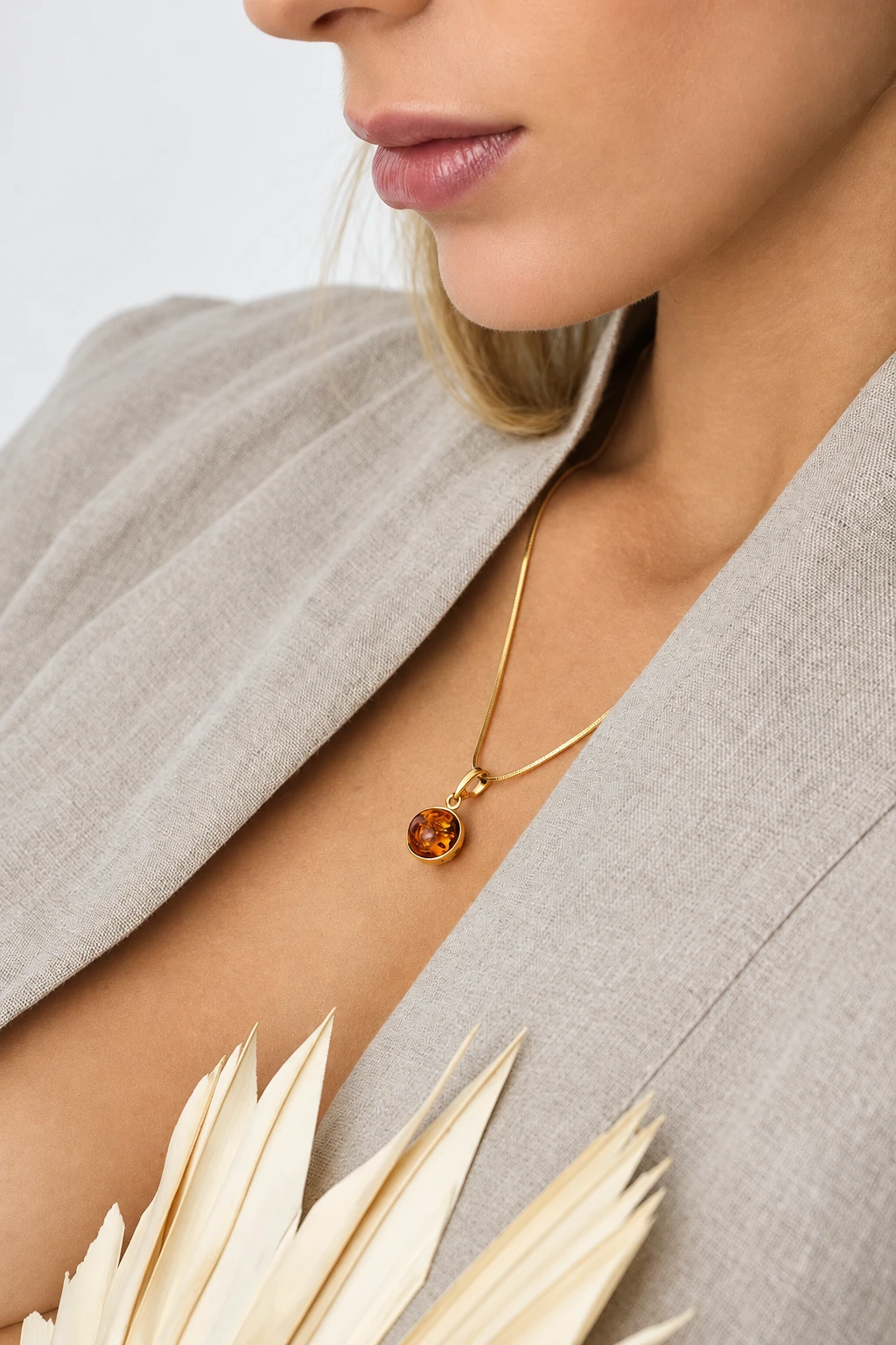 Collana Chloe placcata oro con ambra cognac