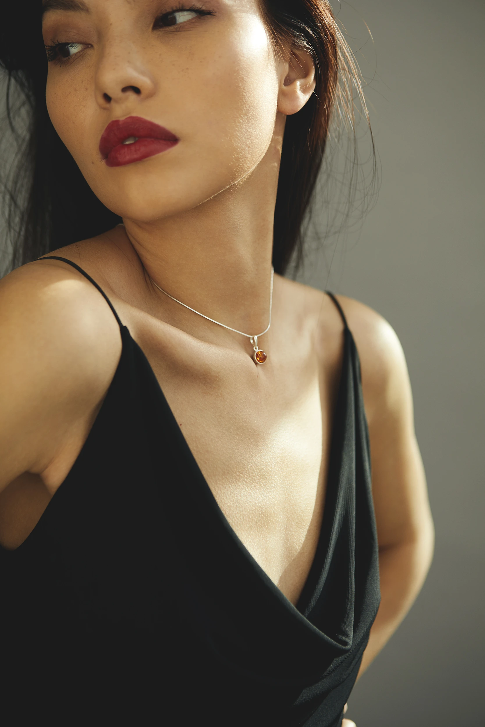 Chloe silver necklace with cognac amber