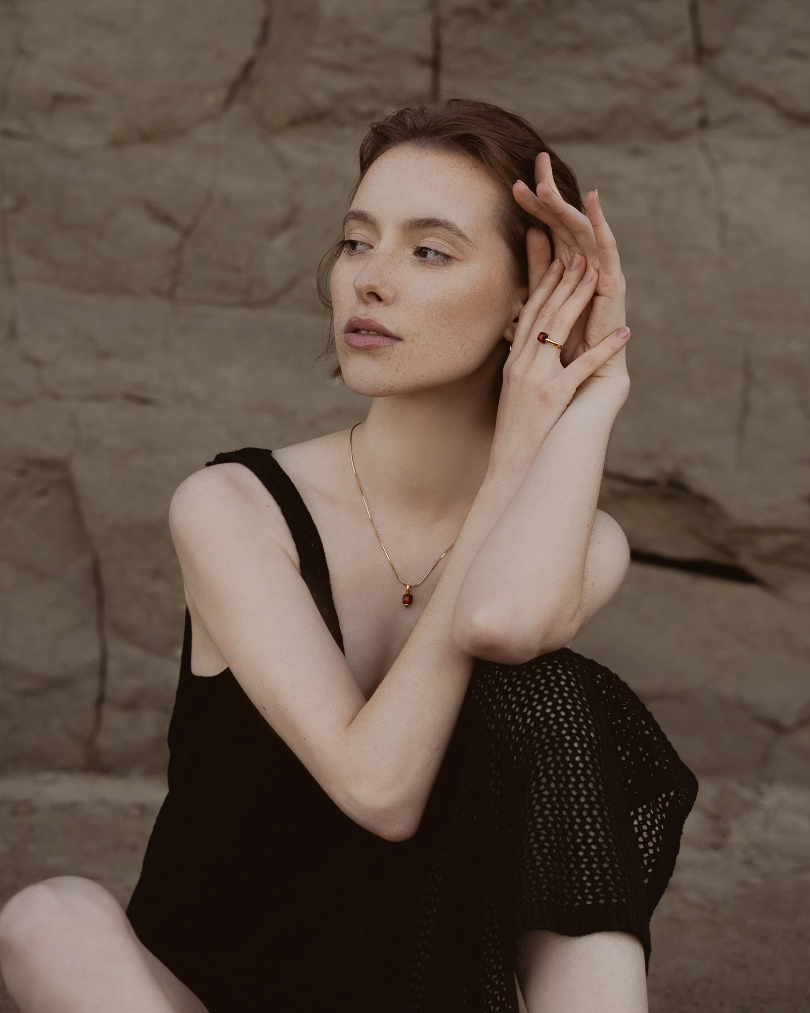 Miniatyrbild av Cornelia ring med cognac bärnsten