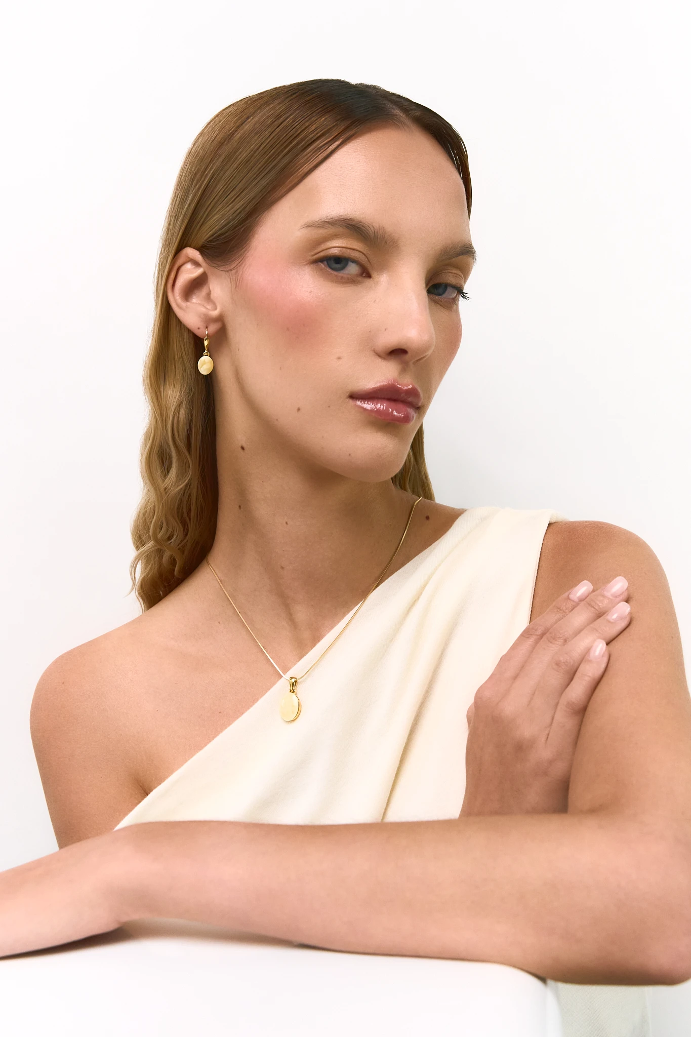 Thumbnail of Crème gold earrings