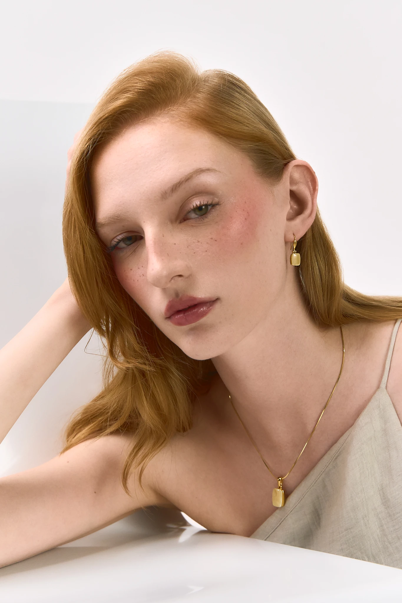 Thumbnail of Crème rectangle gold earrings