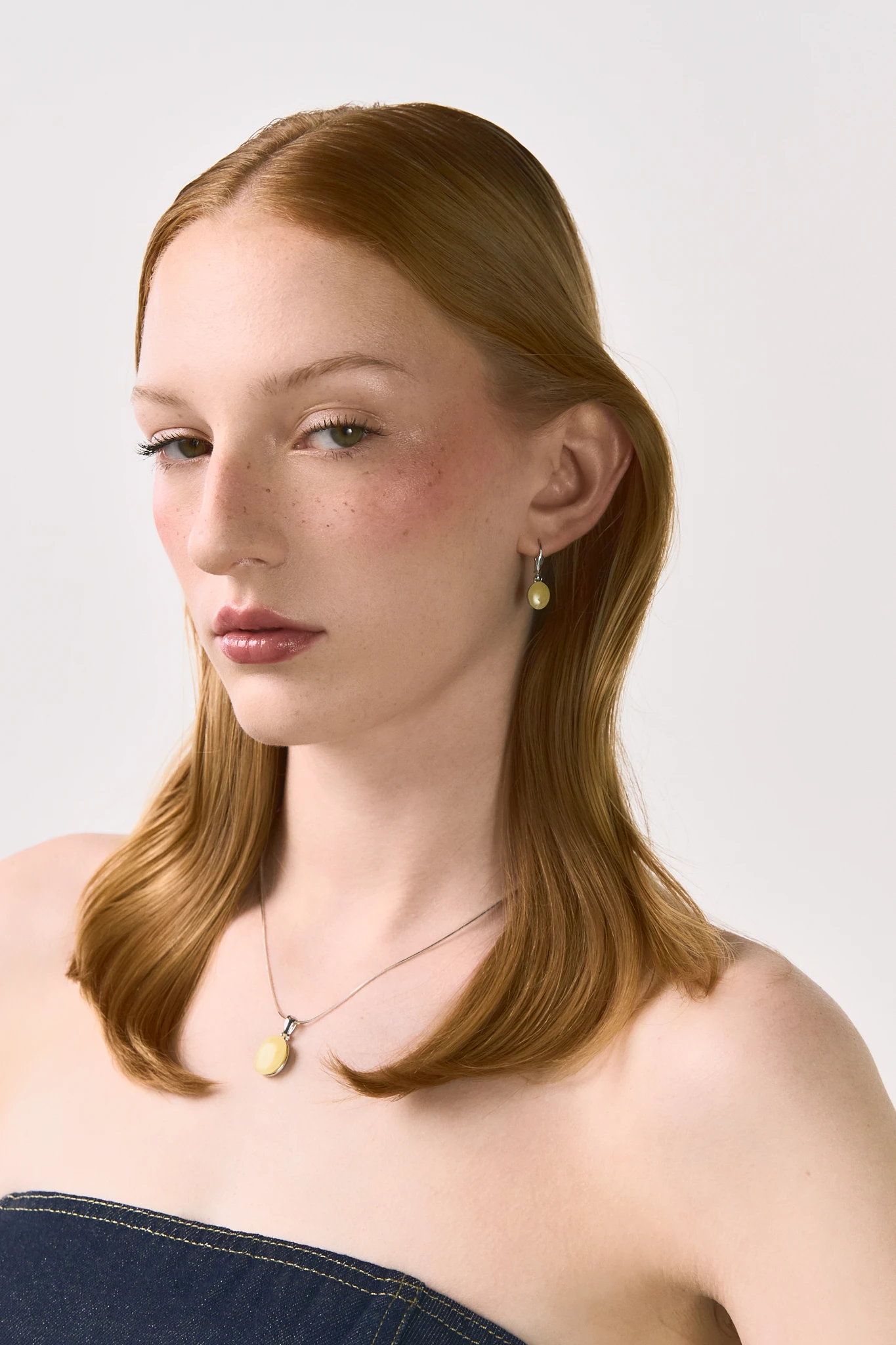 Miniatyrbild av Crème silverhalsband