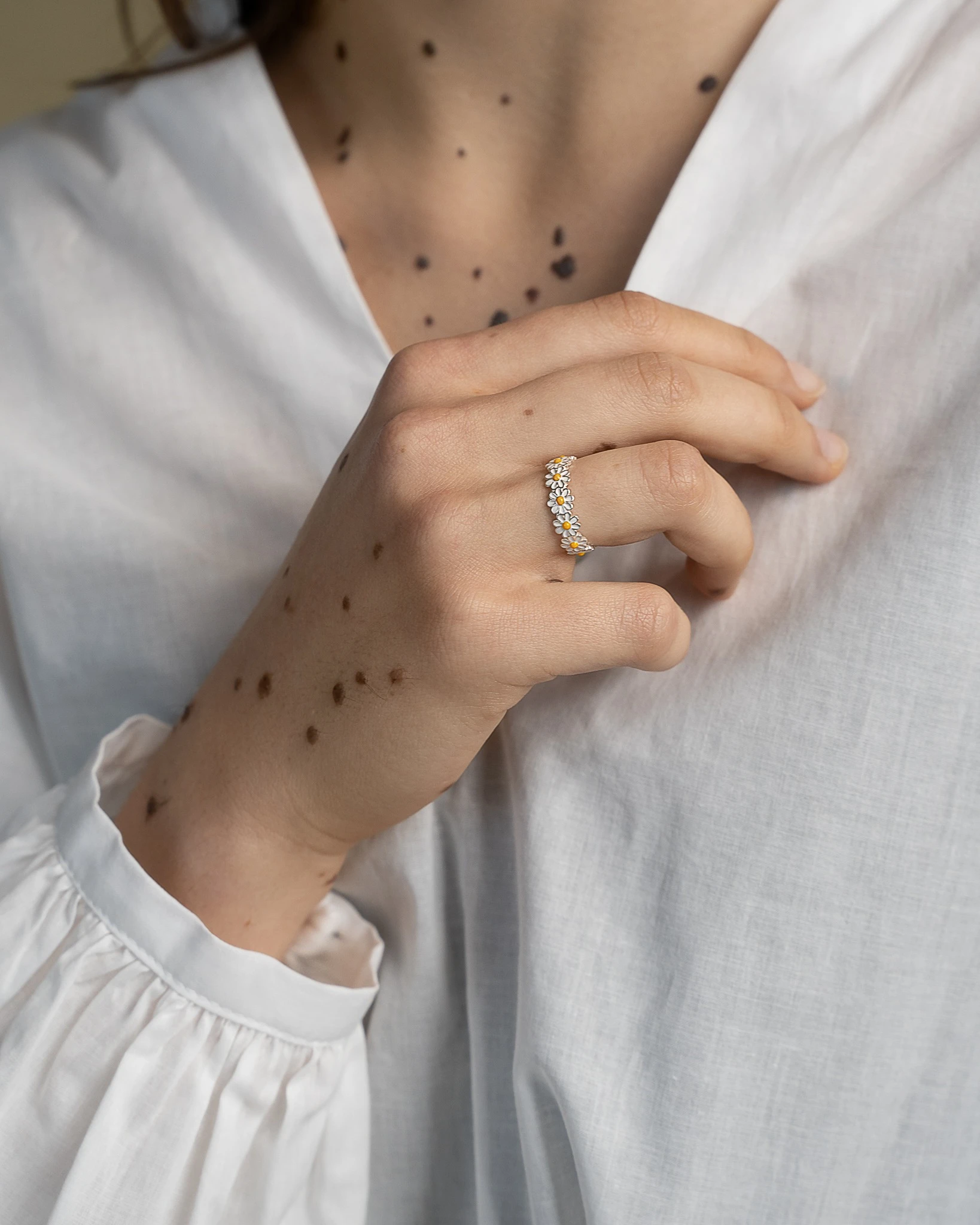 Thumbnail of Daisy band ring