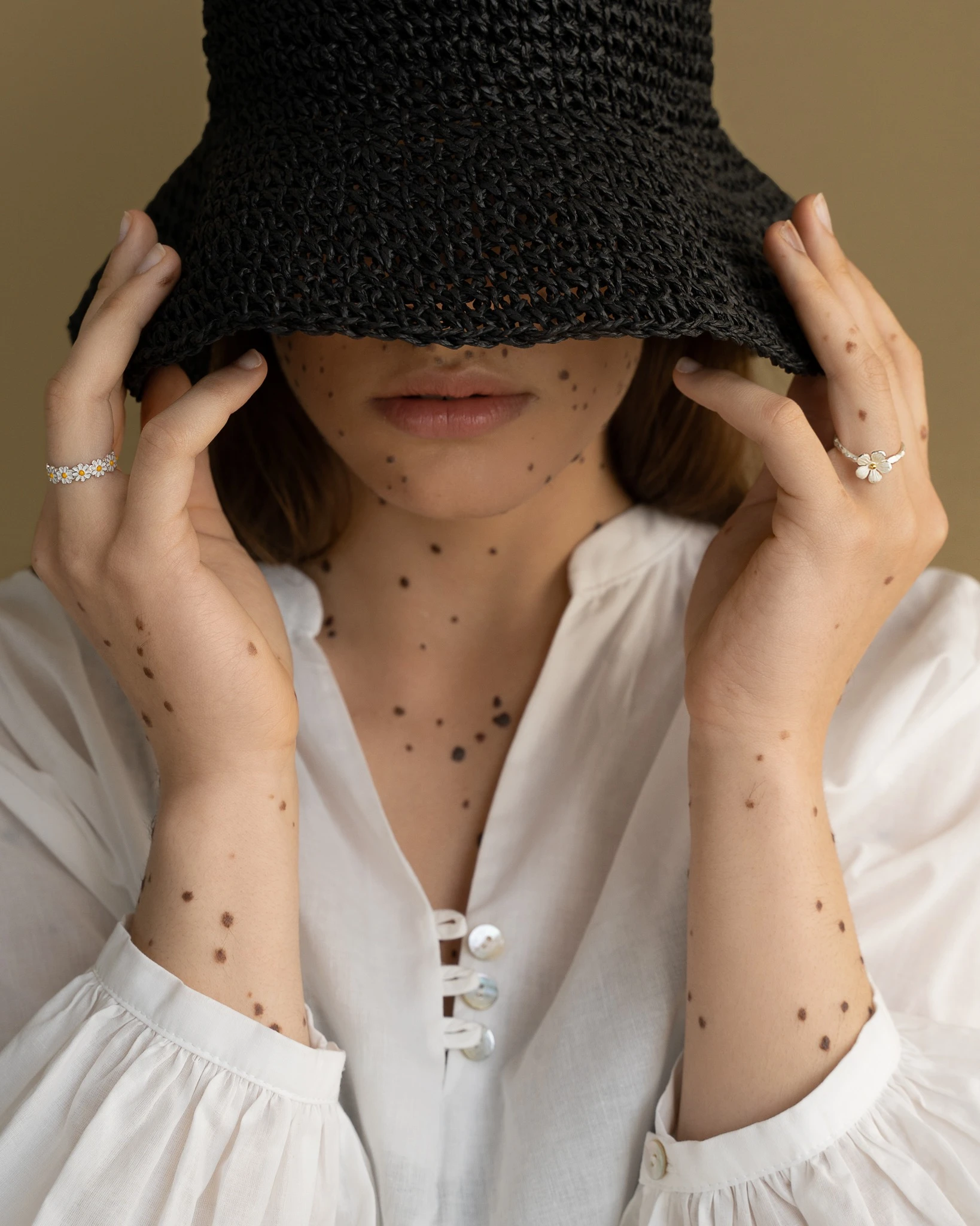 Thumbnail of Daisy band ring