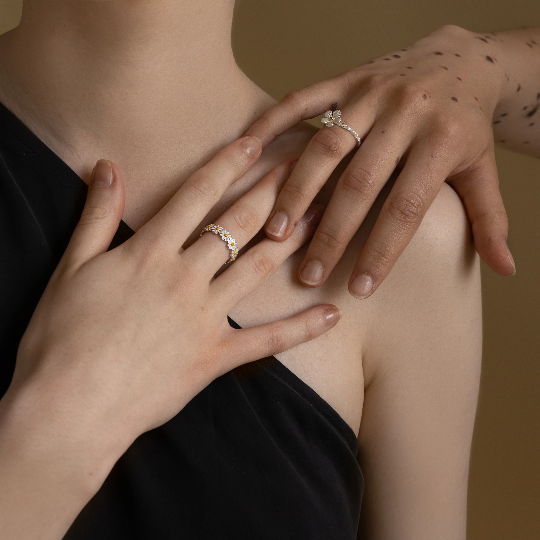 Thumbnail of Daisy ring