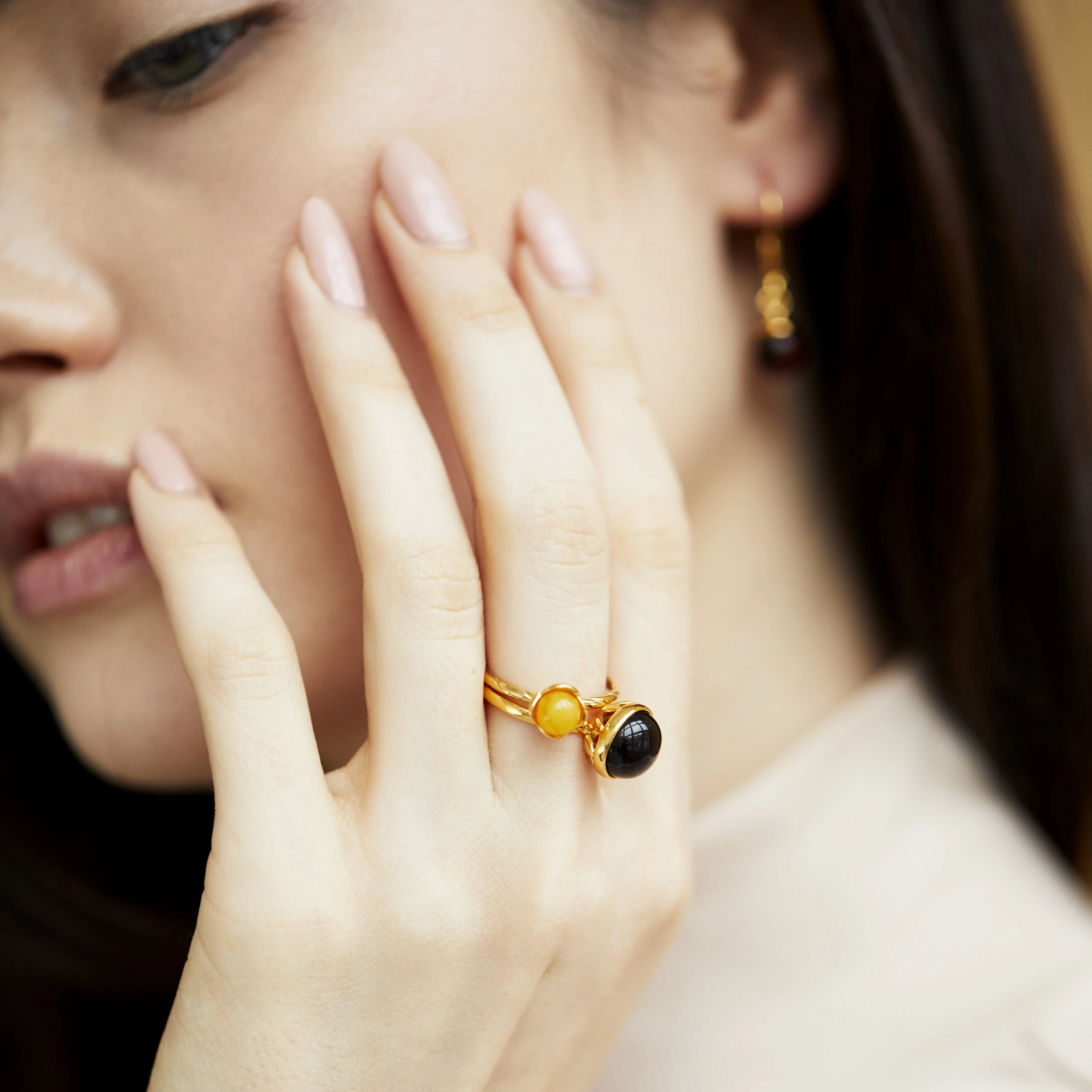 Thumbnail of Daisy ring with milky amber