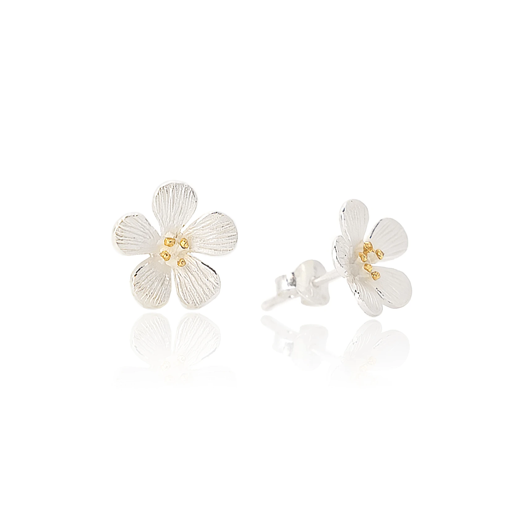 Daisy stud earrings