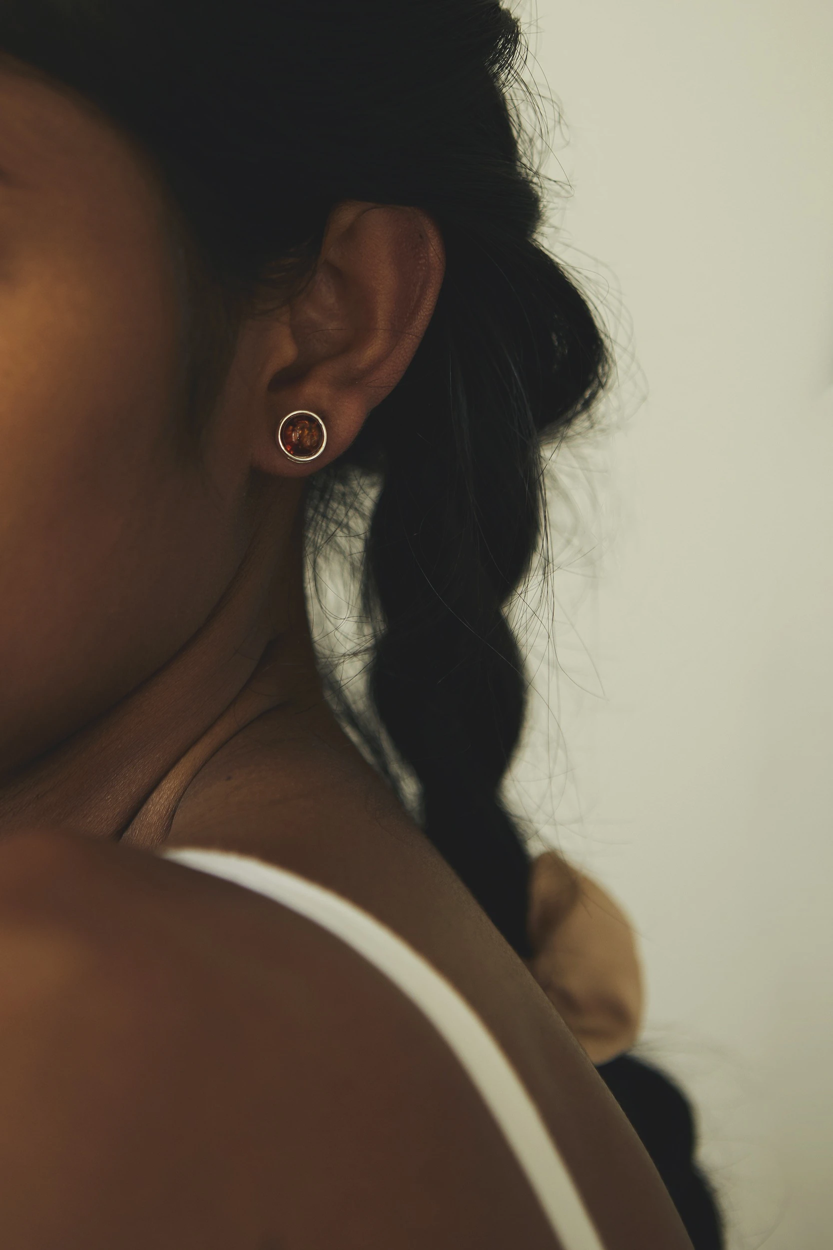 Dot studs with cognac amber