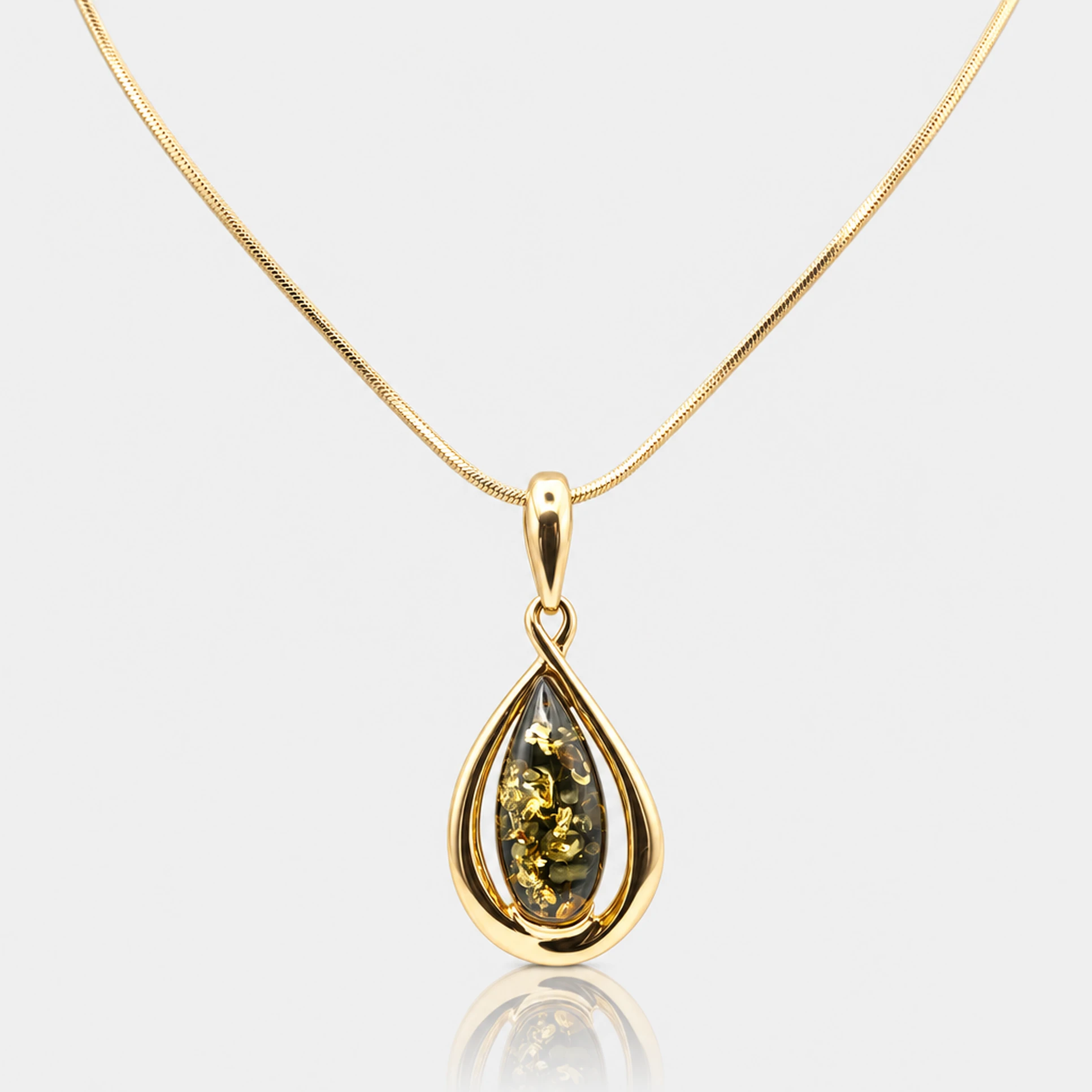 Collier chaîne dorée avec ambre vert