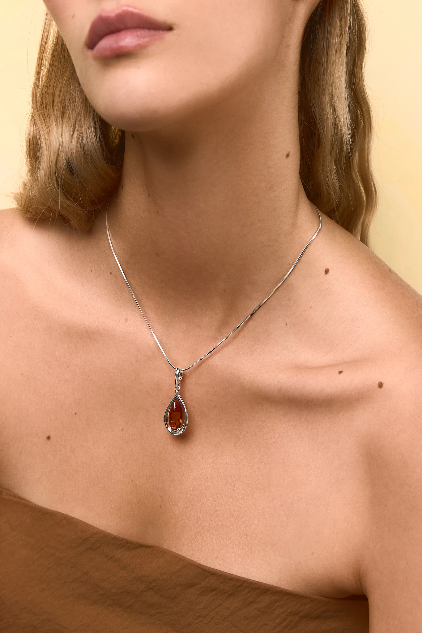 Drop silver necklace with cognac amber