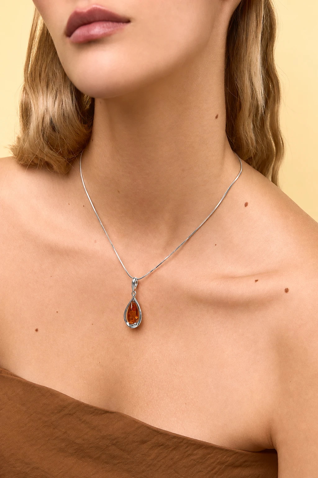 Drop silver necklace with cognac amber