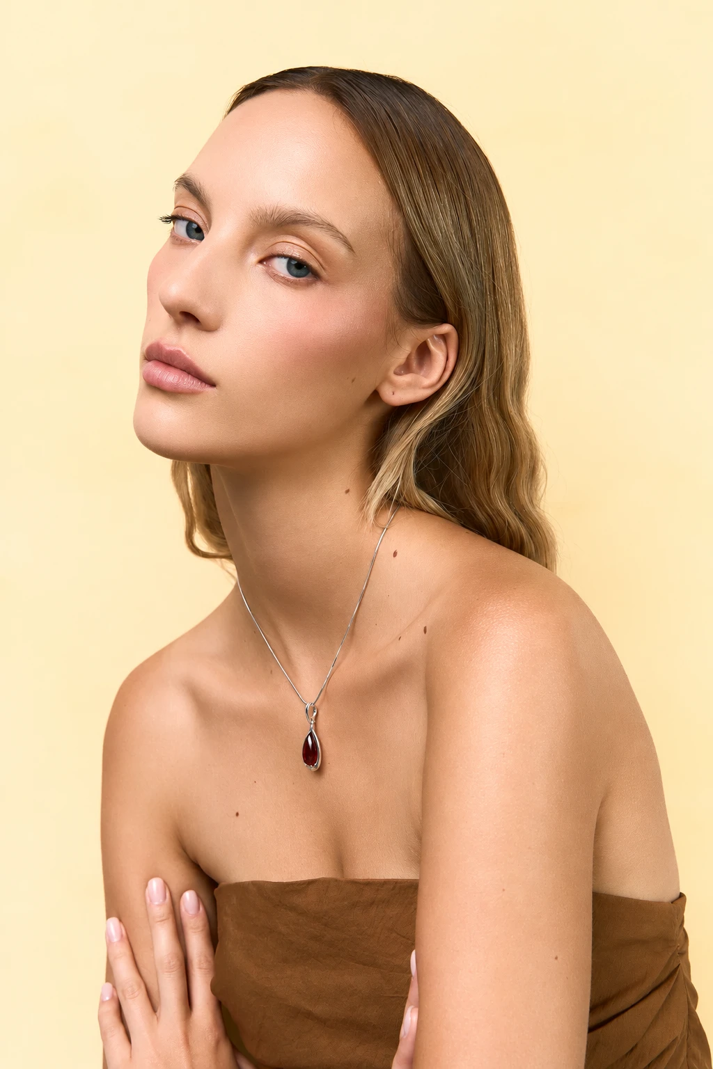 Drop silver necklace with cognac amber