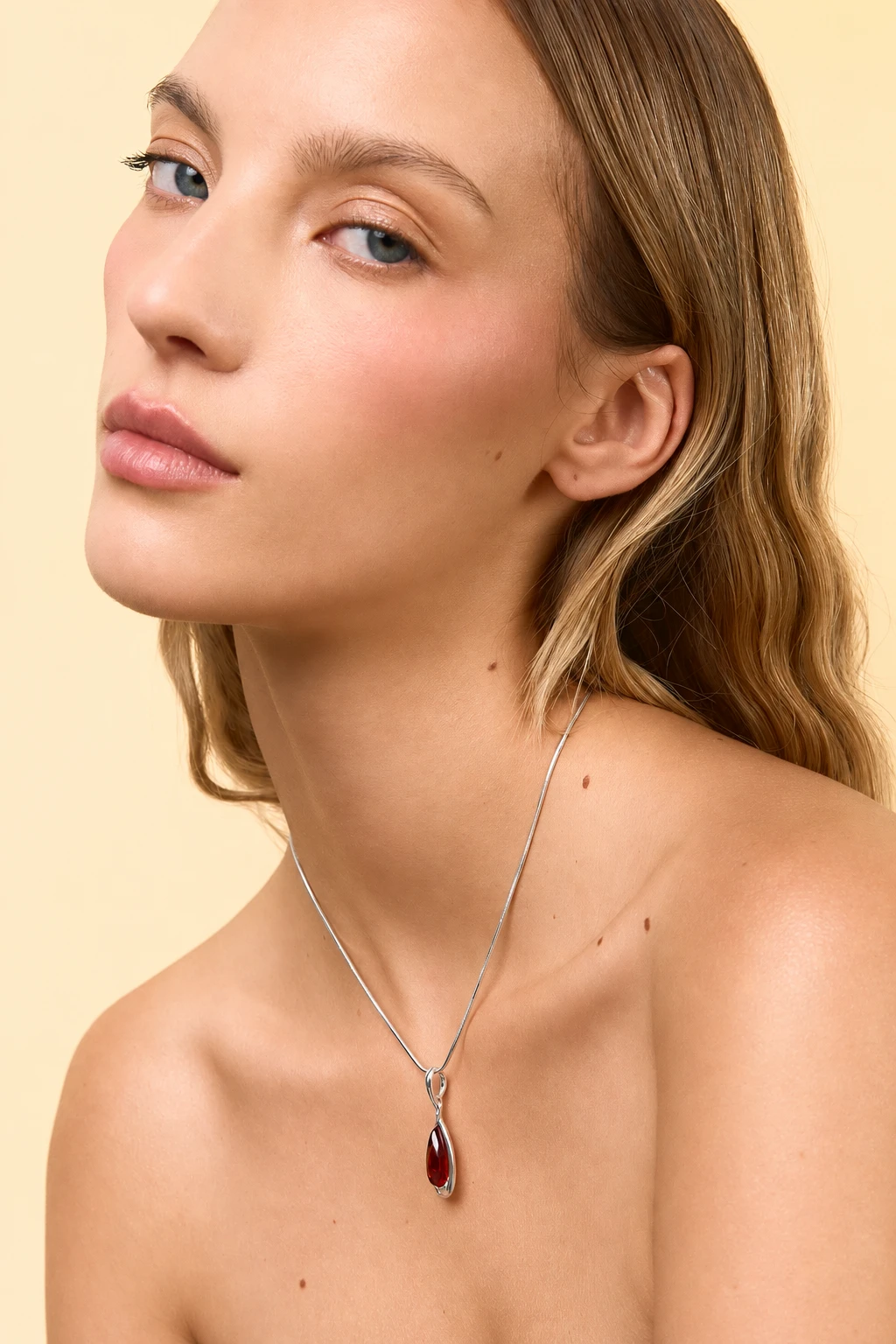 Drop silver necklace with cognac amber