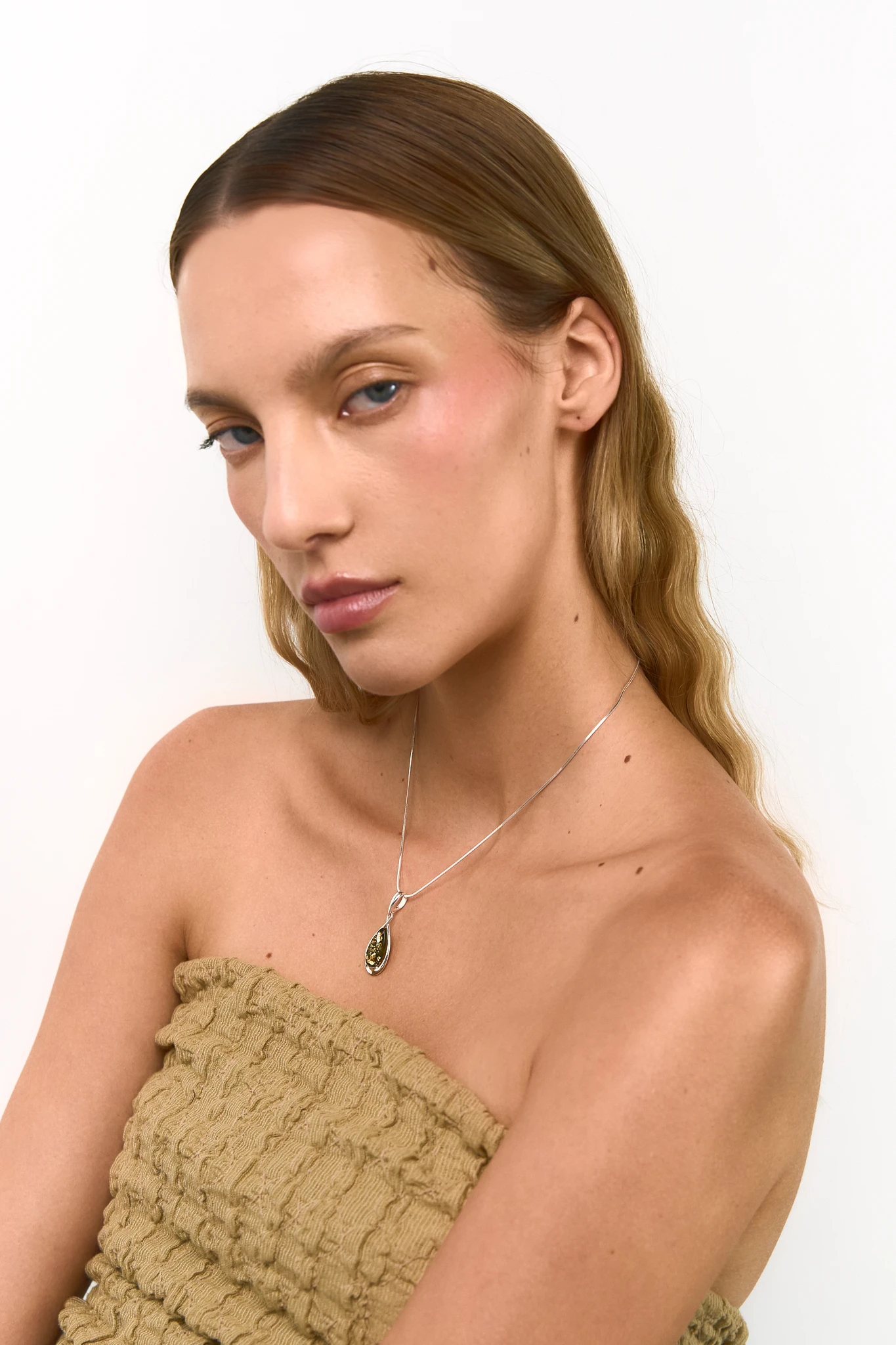 Drop silver necklace with green amber