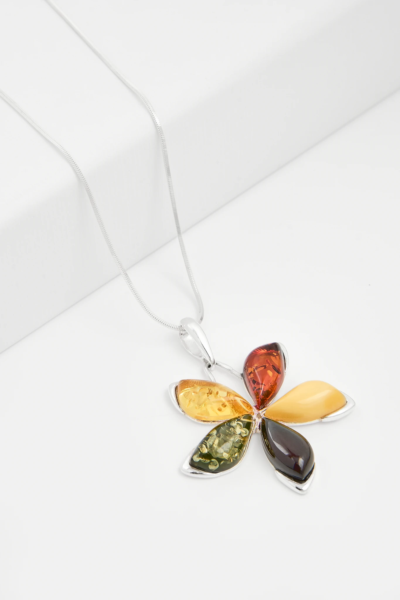 Miniatyrbild av Flore halsband i silver