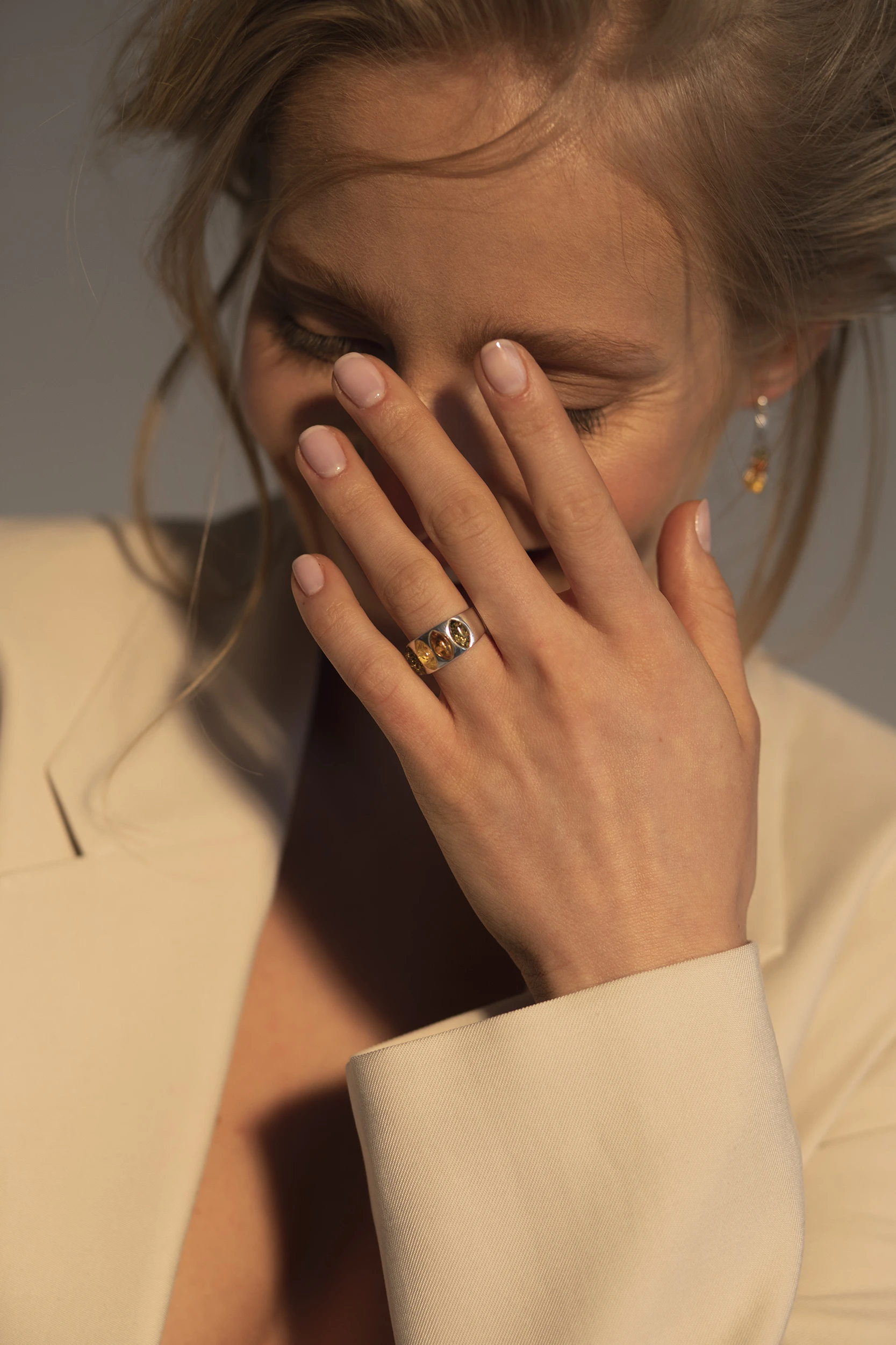 Glory silver ring with amber