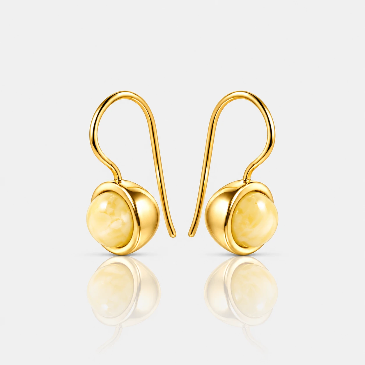 Grace earrings with milky amber