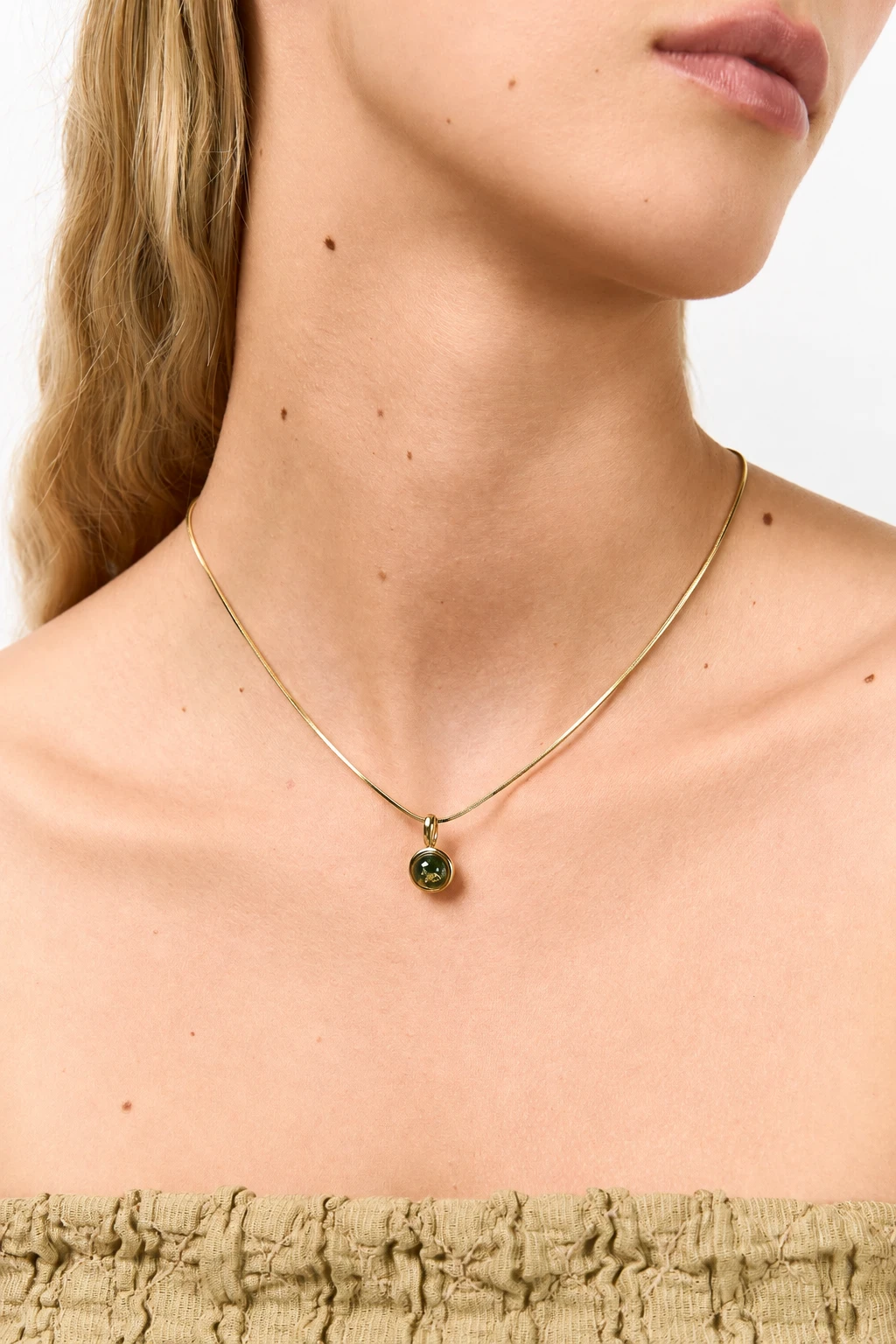 Grace necklace in gold with green amber, Gold-plated, Amber, Amber necklaces