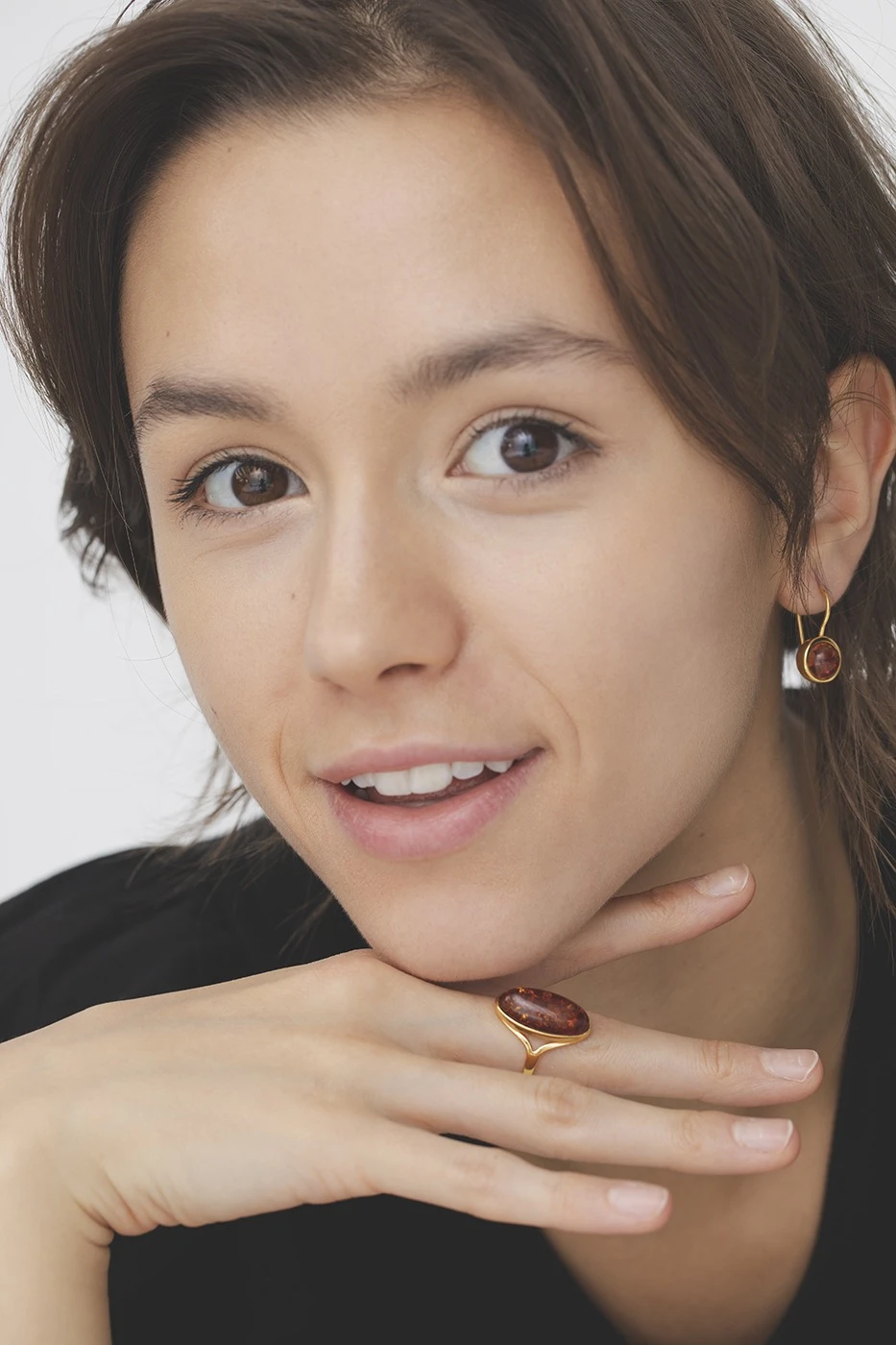 Thumbnail of Grace earrings in gold with cognac amber