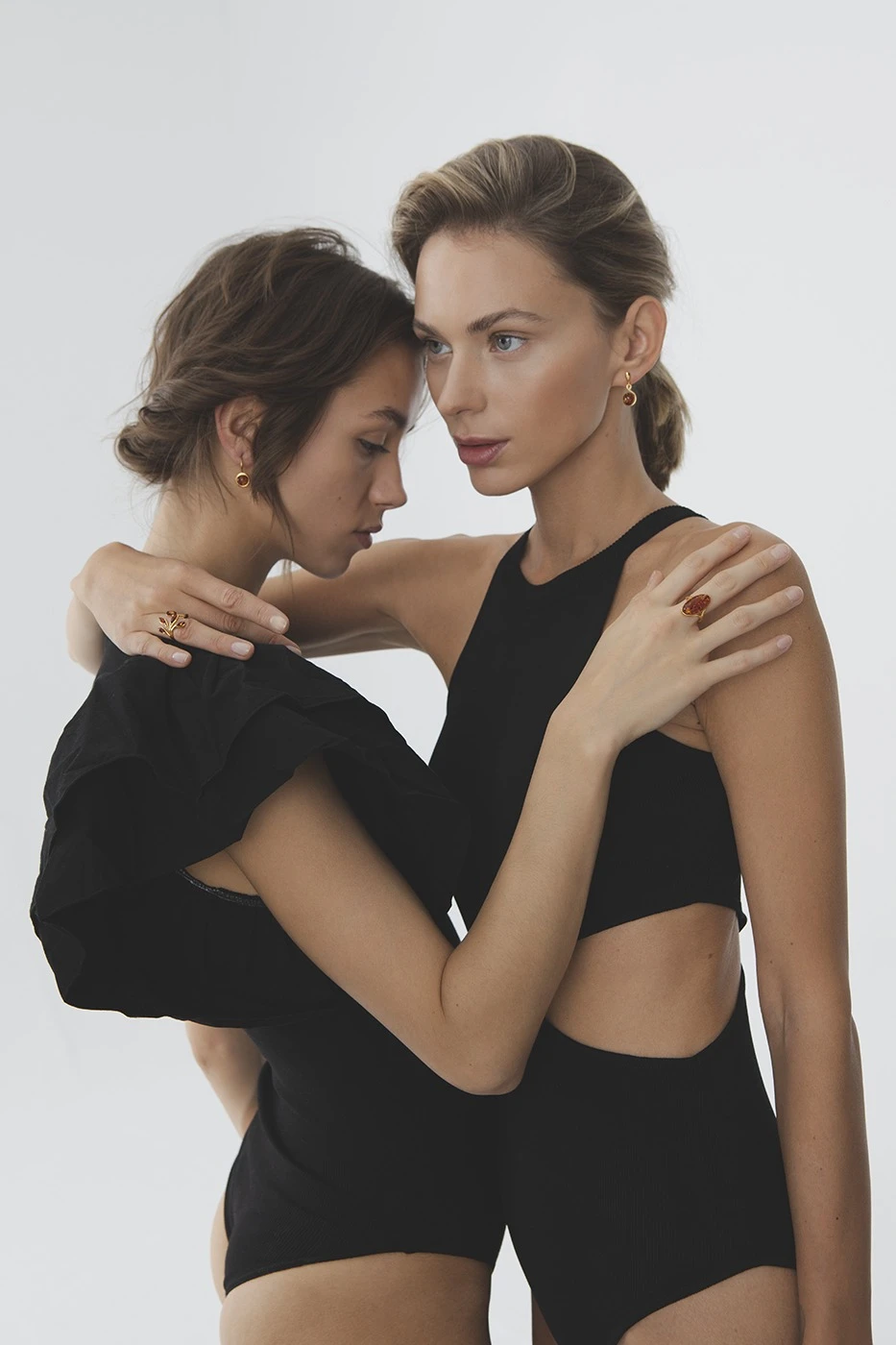 Thumbnail of Grace earrings in gold with cognac amber