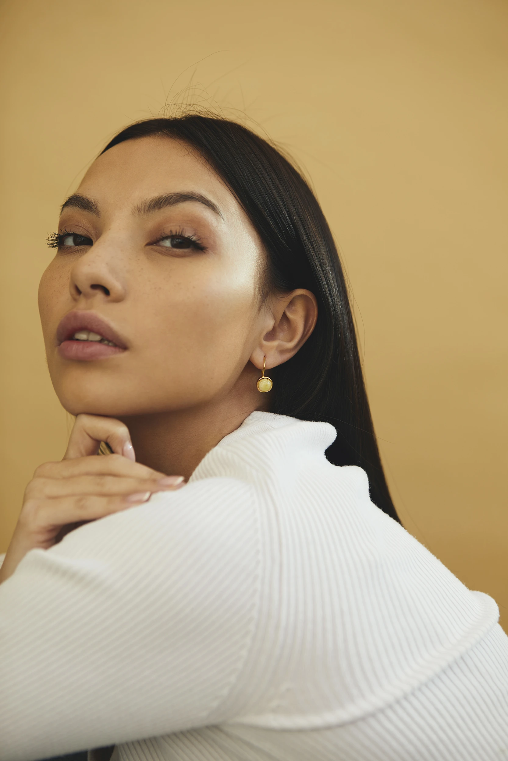 Grace earrings with milky amber