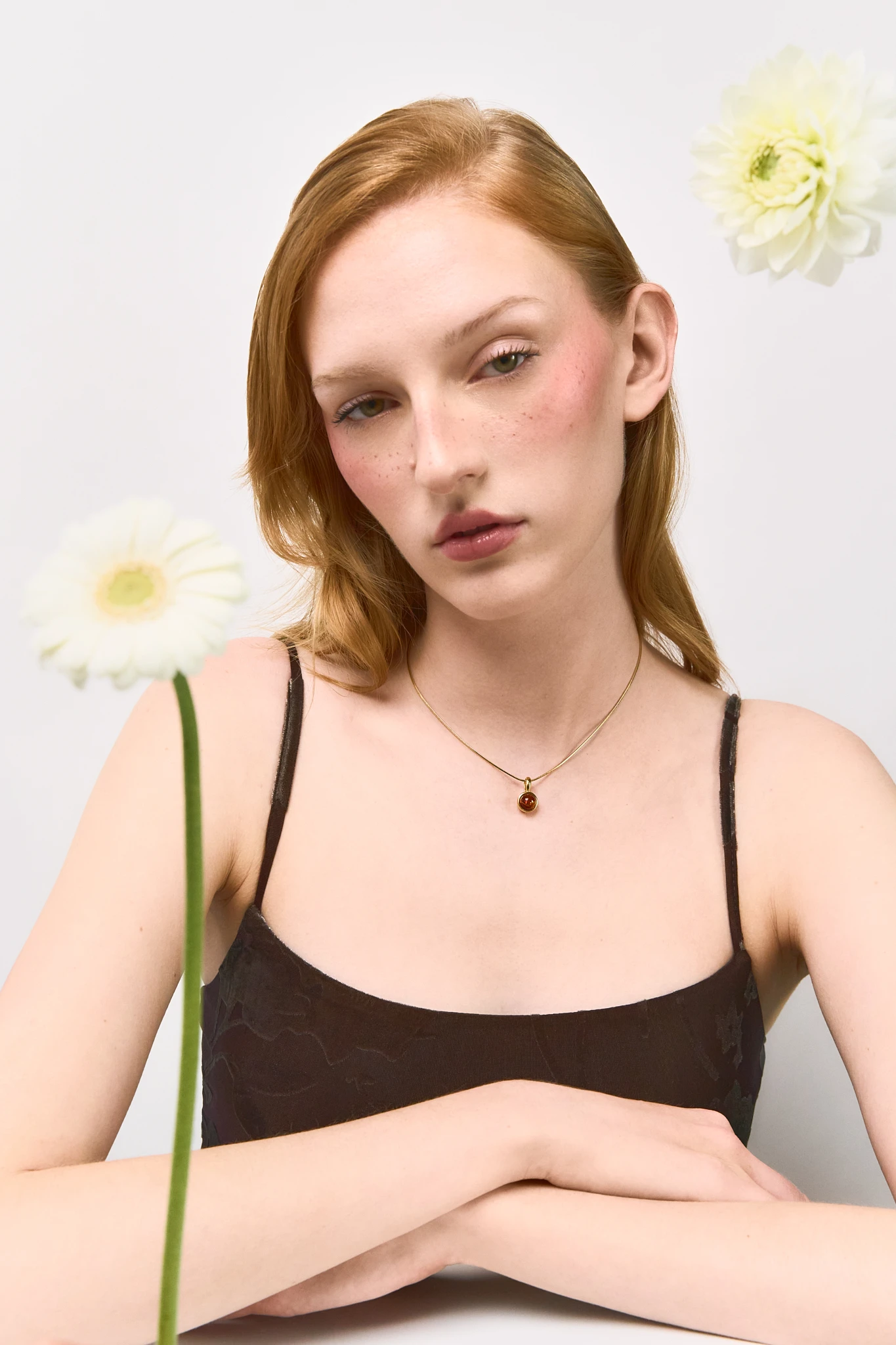 Grace necklace in gold with cognac amber