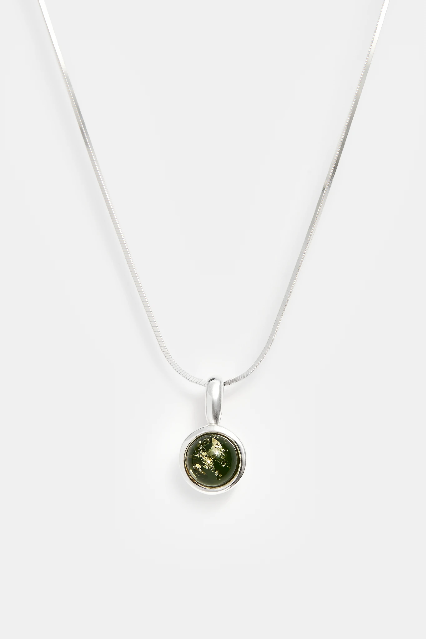 Gracehalsband i silver med grön bärnsten