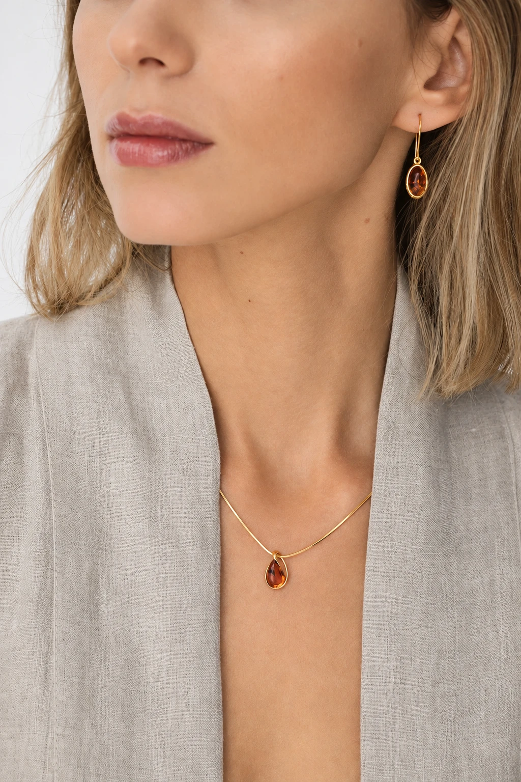Harmony gold earrings with cognac amber