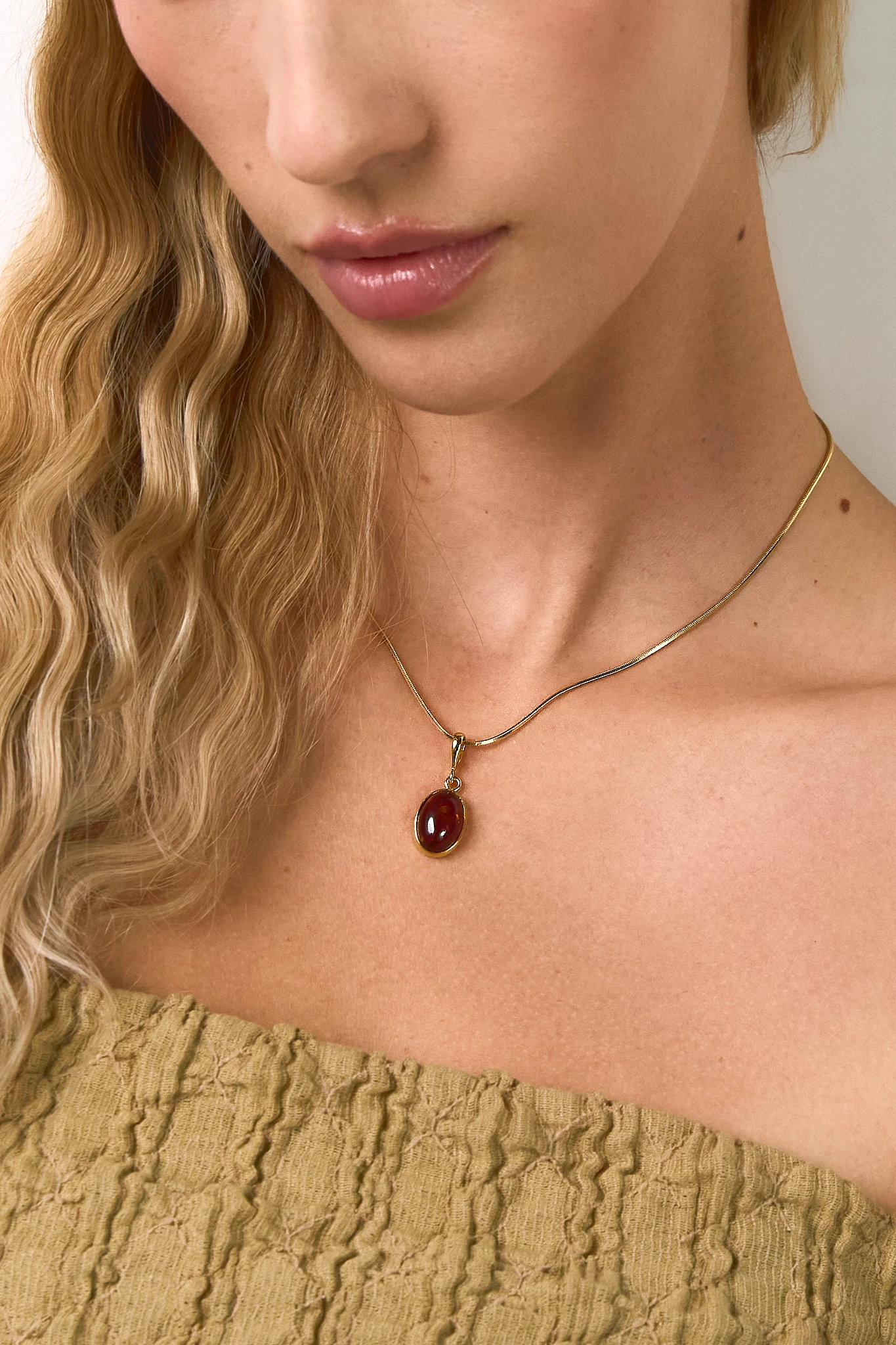 Thumbnail of Harmony necklace in gold with amber
