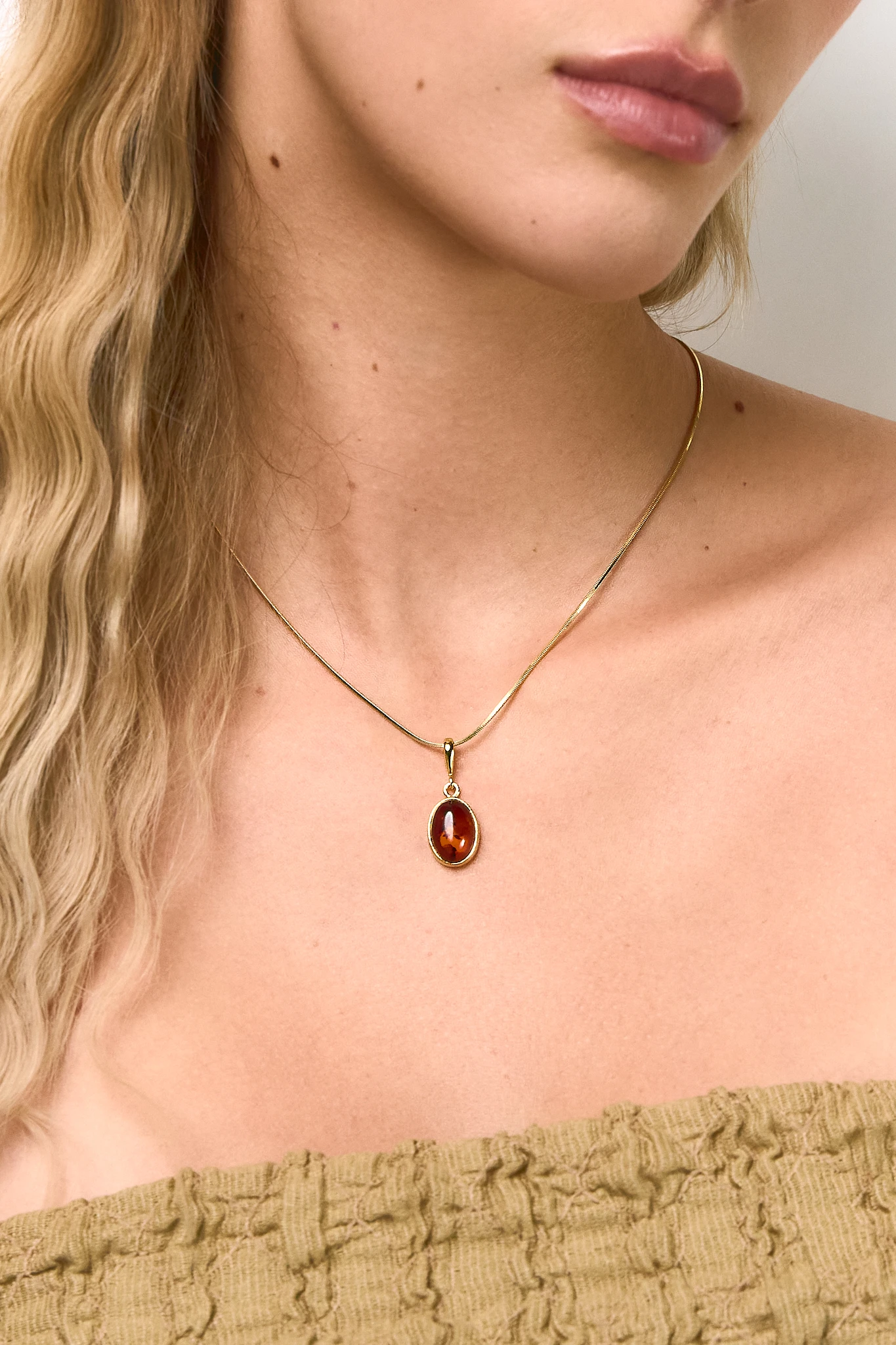 Thumbnail of Harmony necklace in gold with amber