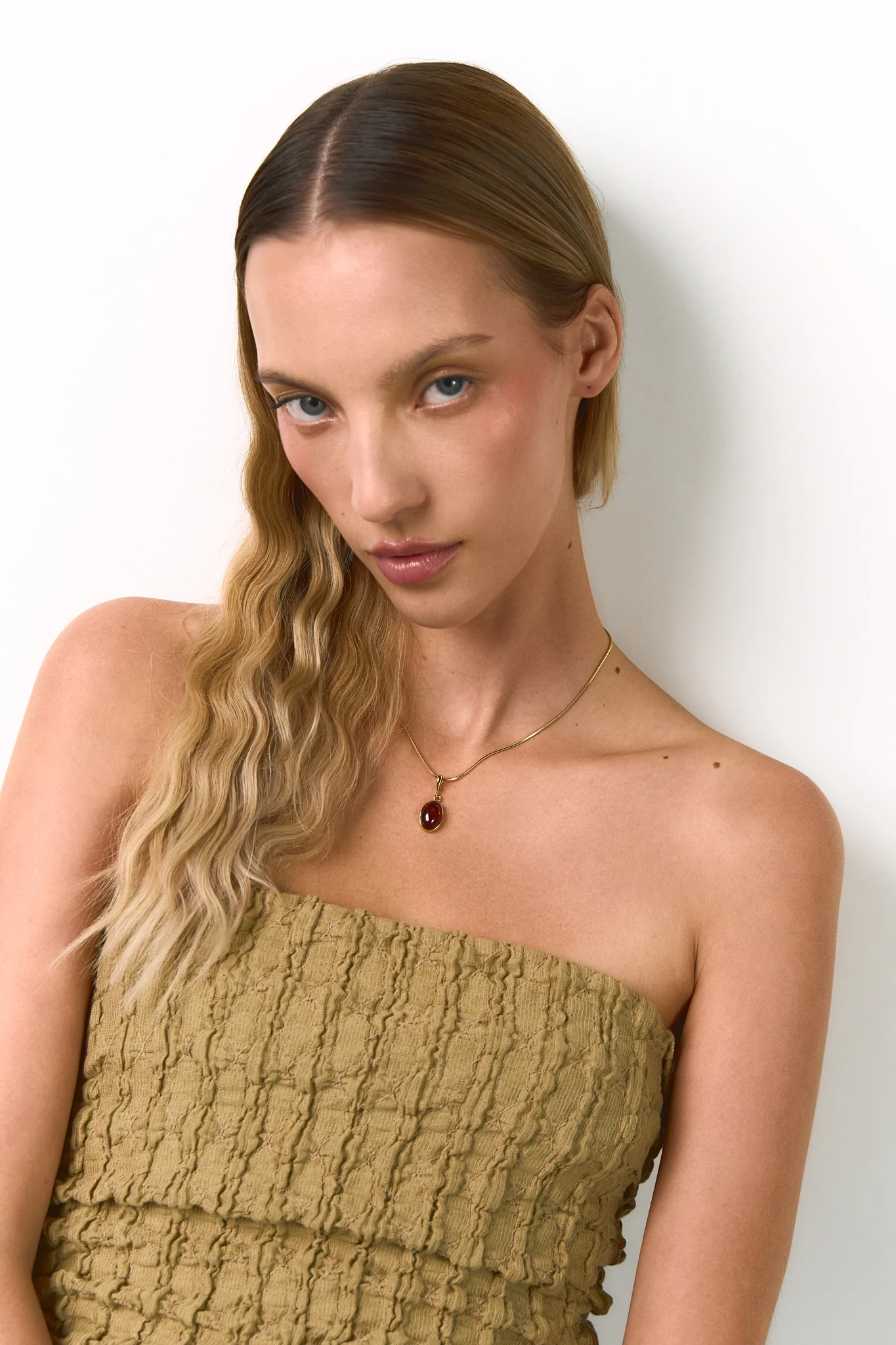 Thumbnail of Harmony necklace in gold with amber