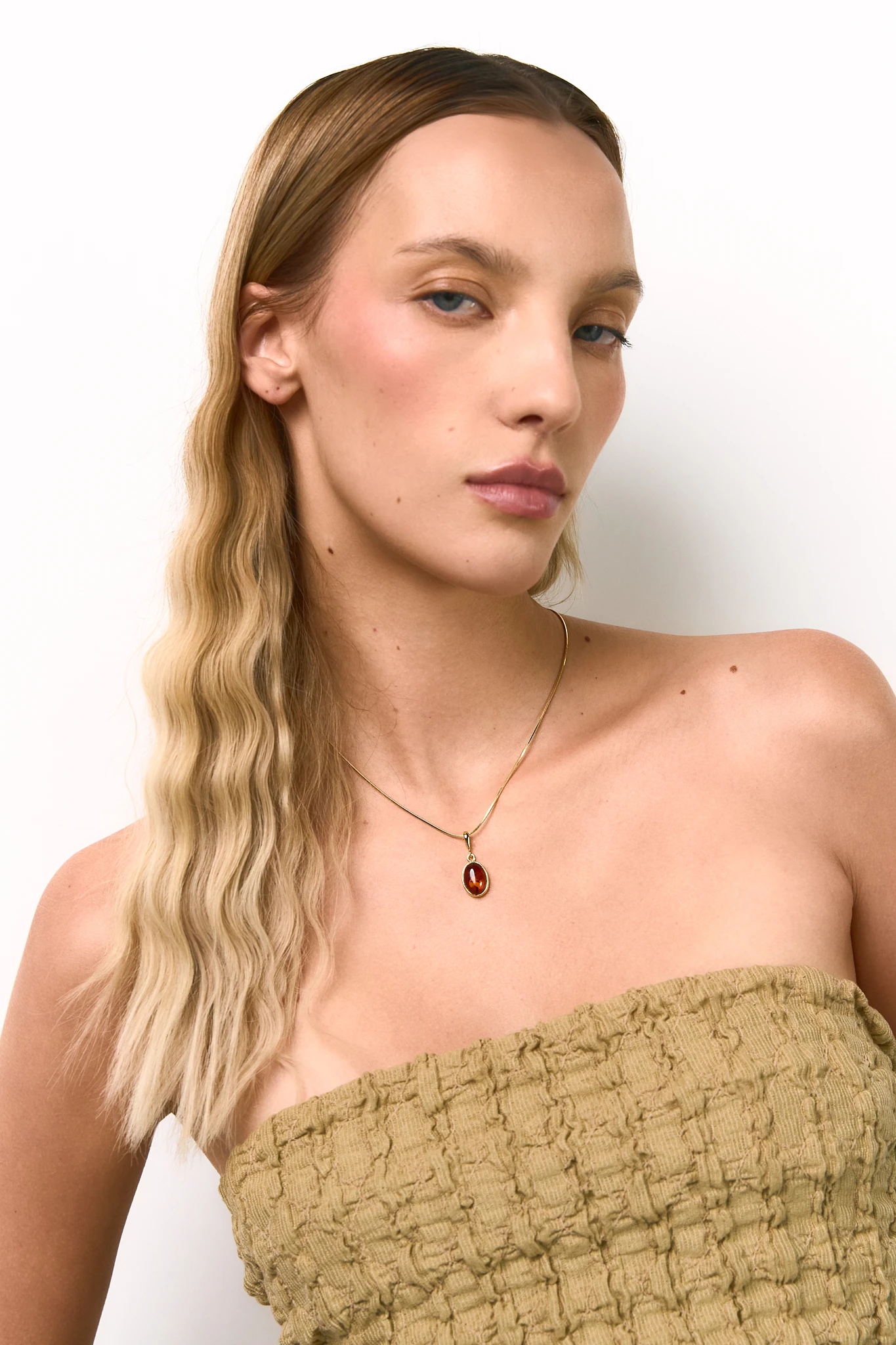 Thumbnail of Harmony necklace in gold with amber