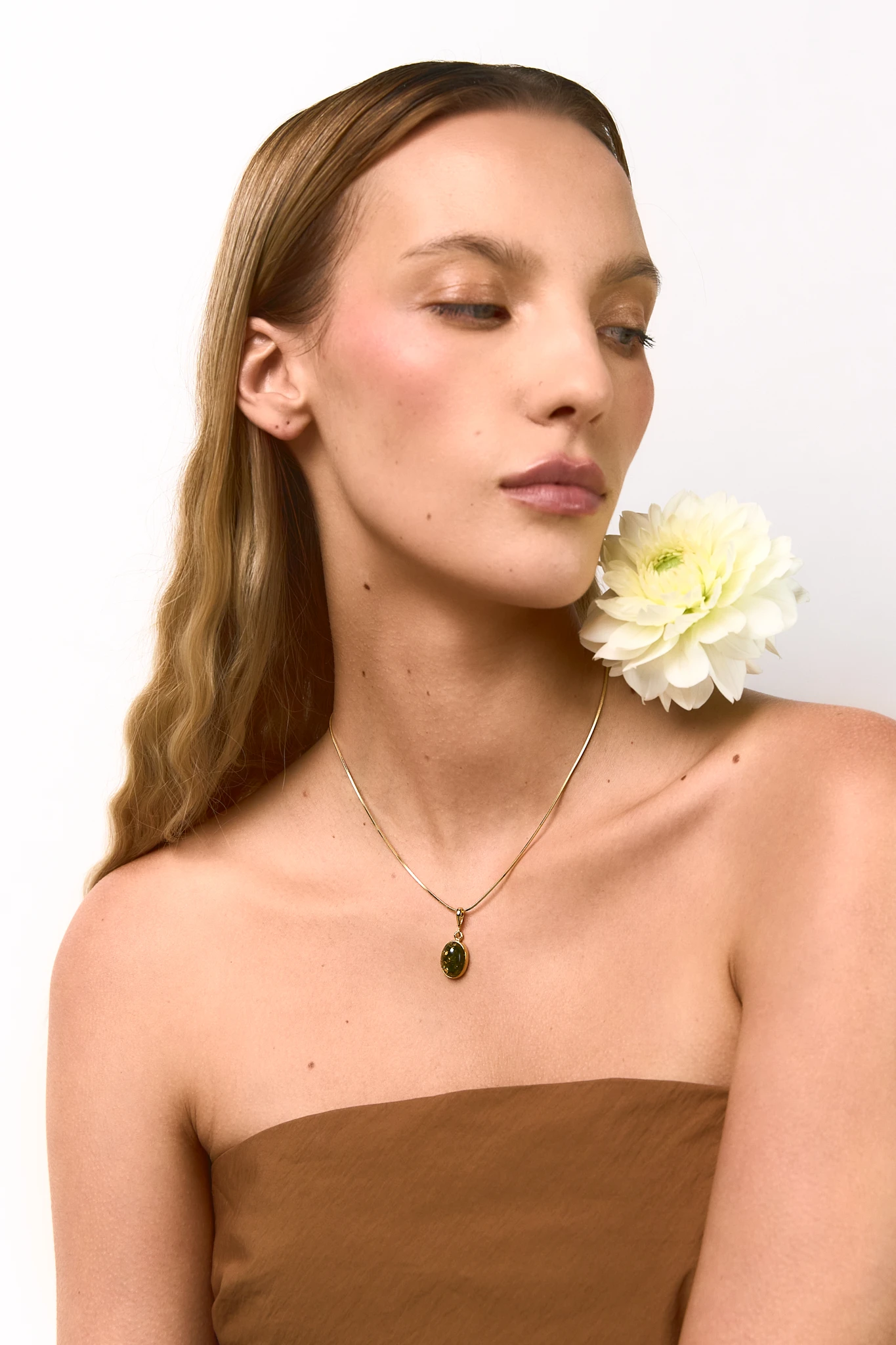 Thumbnail of Harmony necklace in gold with green amber