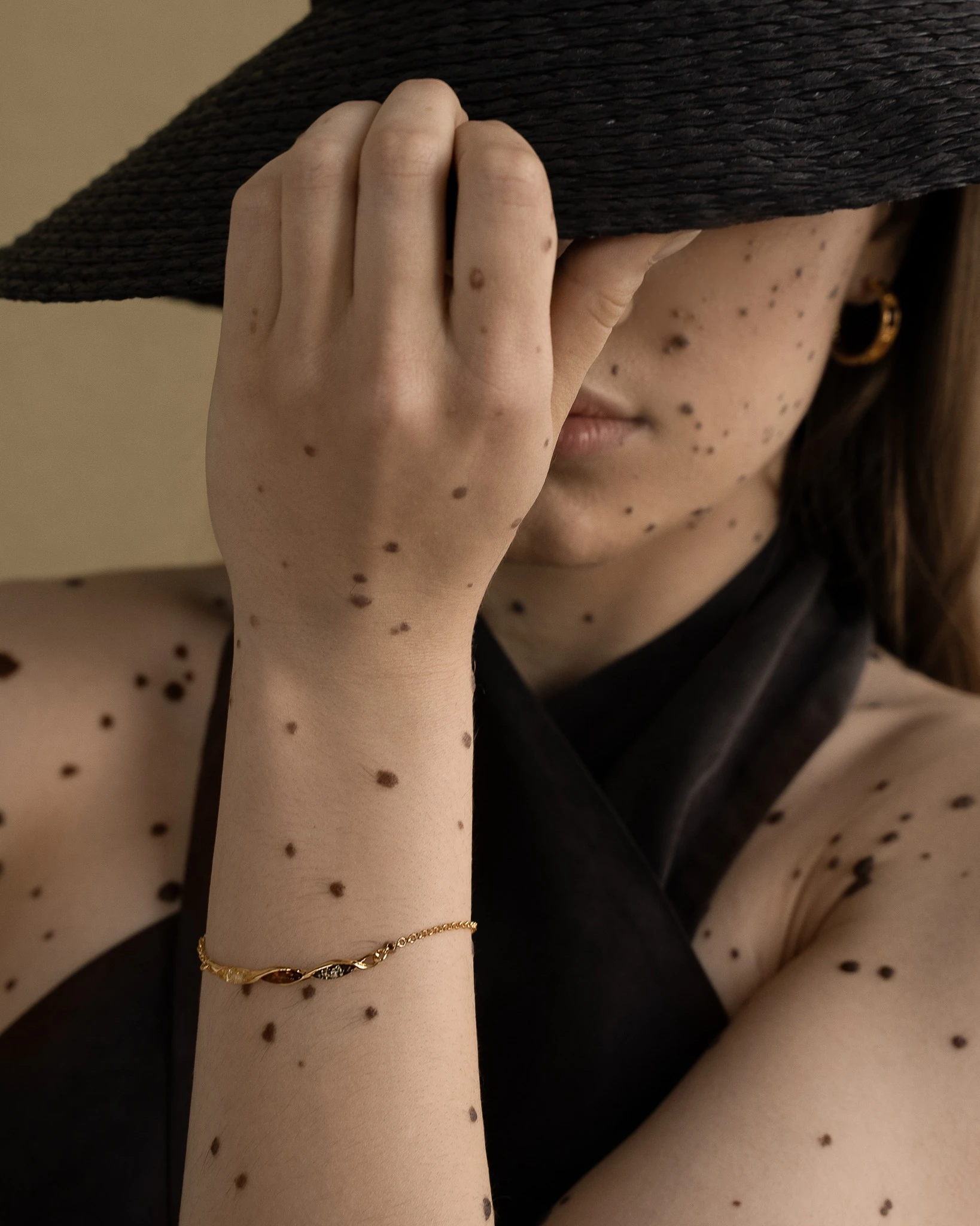 Thumbnail of Honey bracelet with amber