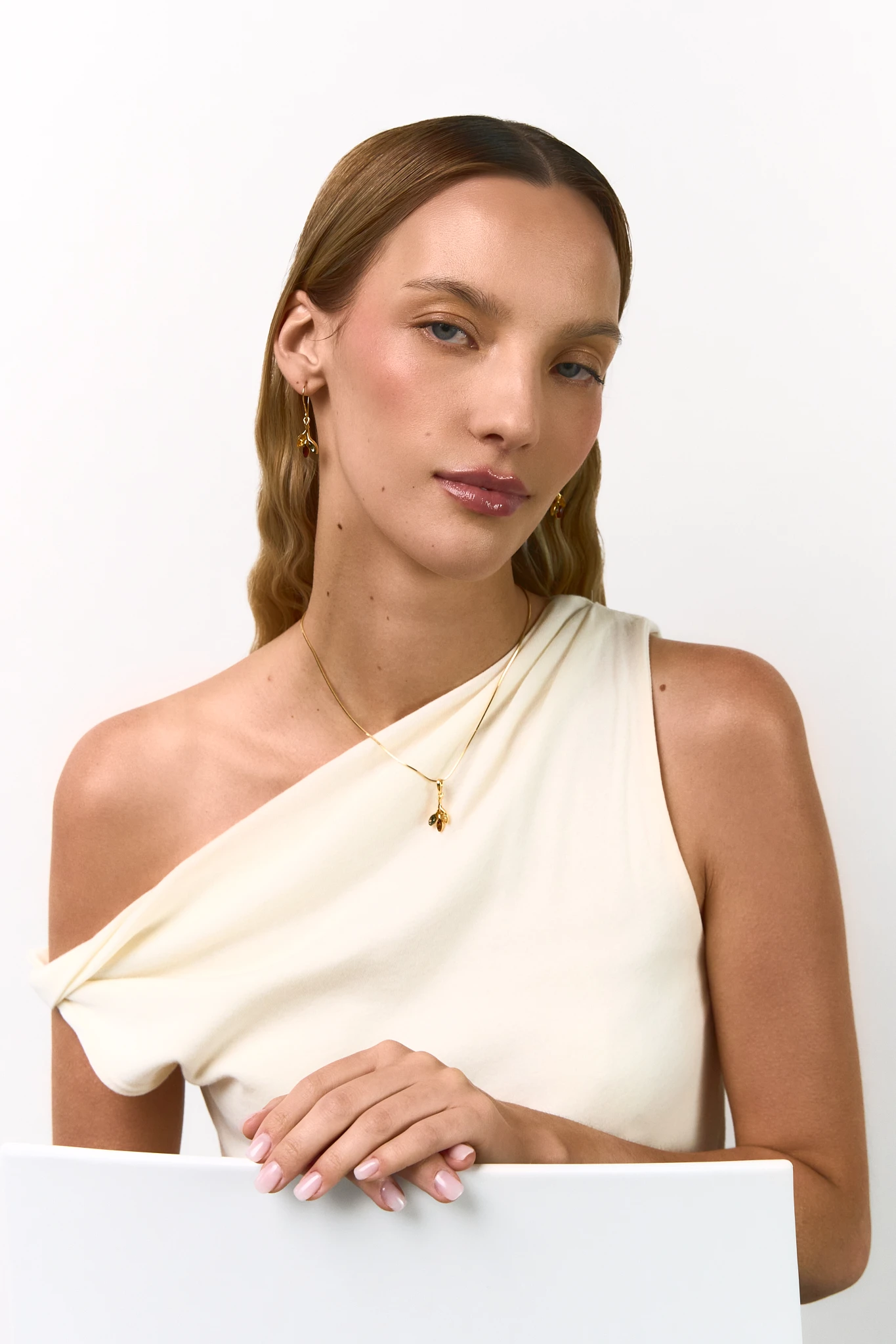 Thumbnail of Honey gold necklace with amber