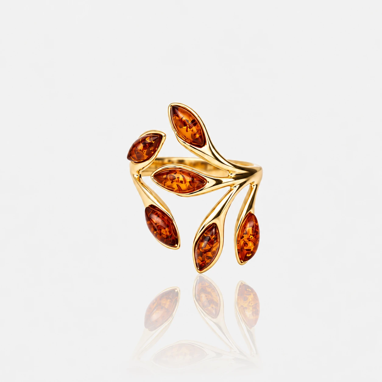 Leaf gold ring with cognac amber