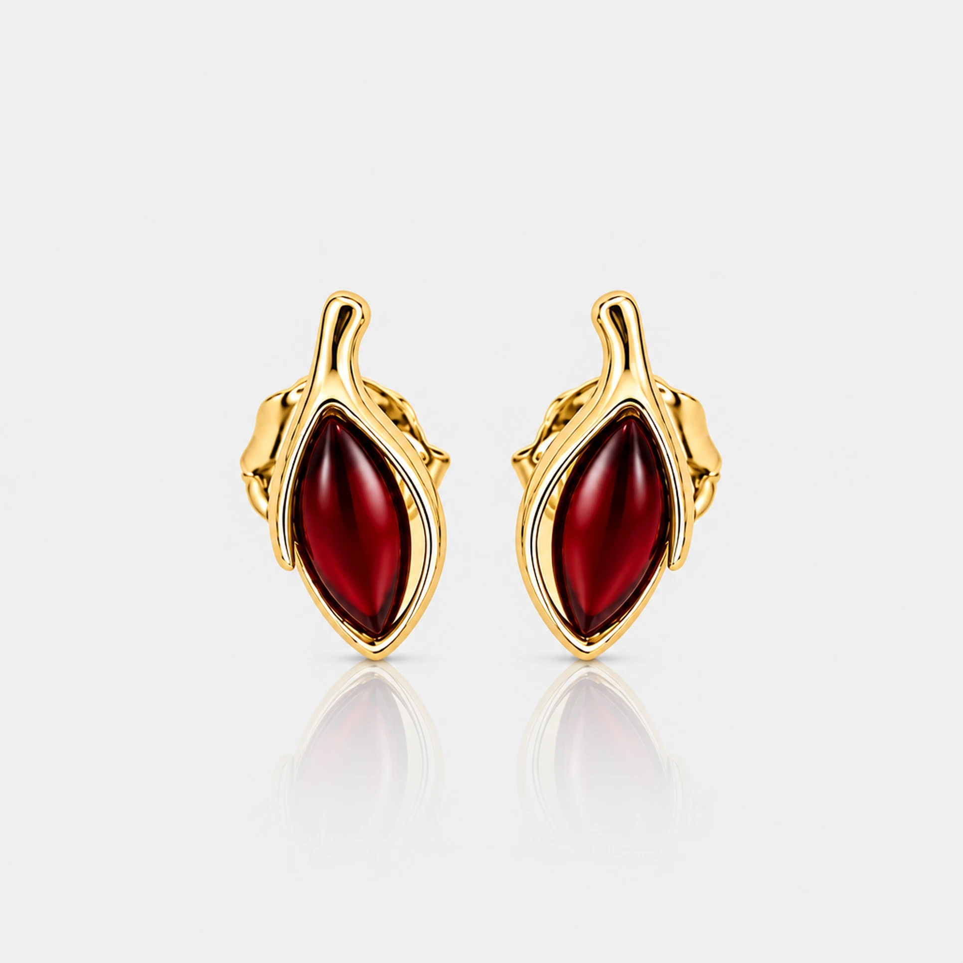 Leaf stud earrings in gold with cherry amber