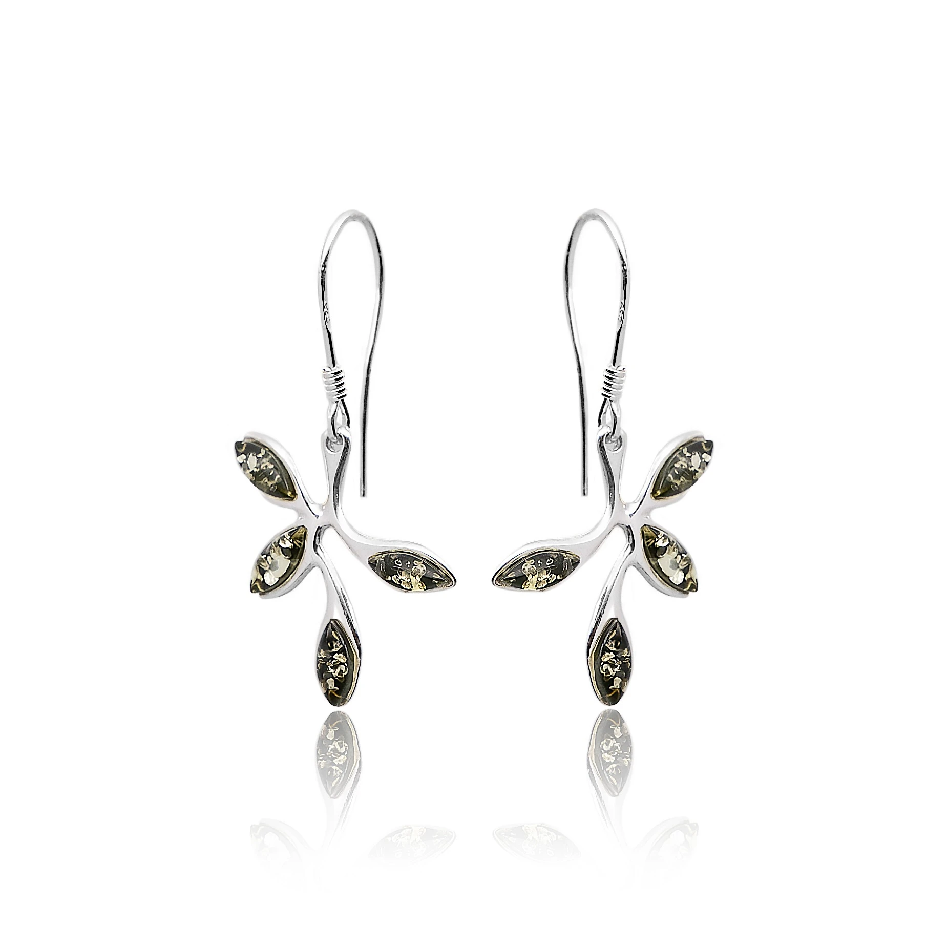 Bladörhängen med grön bärnsten M