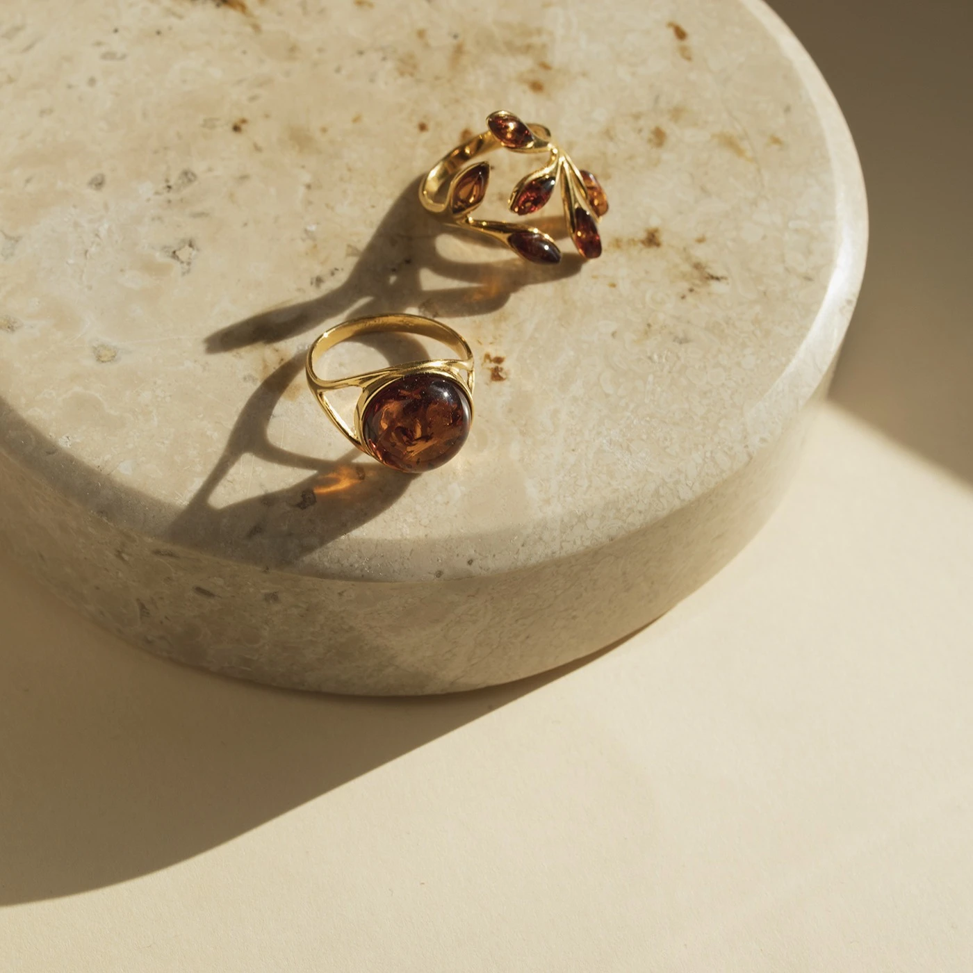 Thumbnail of Leaf gold ring with cognac amber