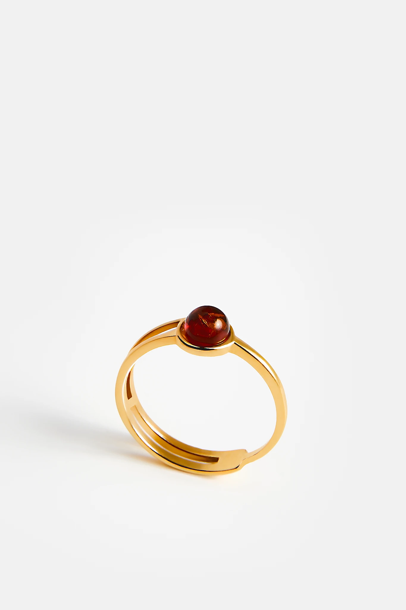 Thumbnail of Lumi ring in gold with amber