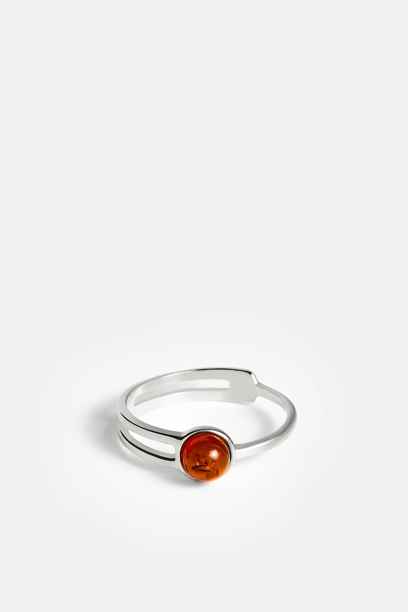 Lumi ring in silver with amber