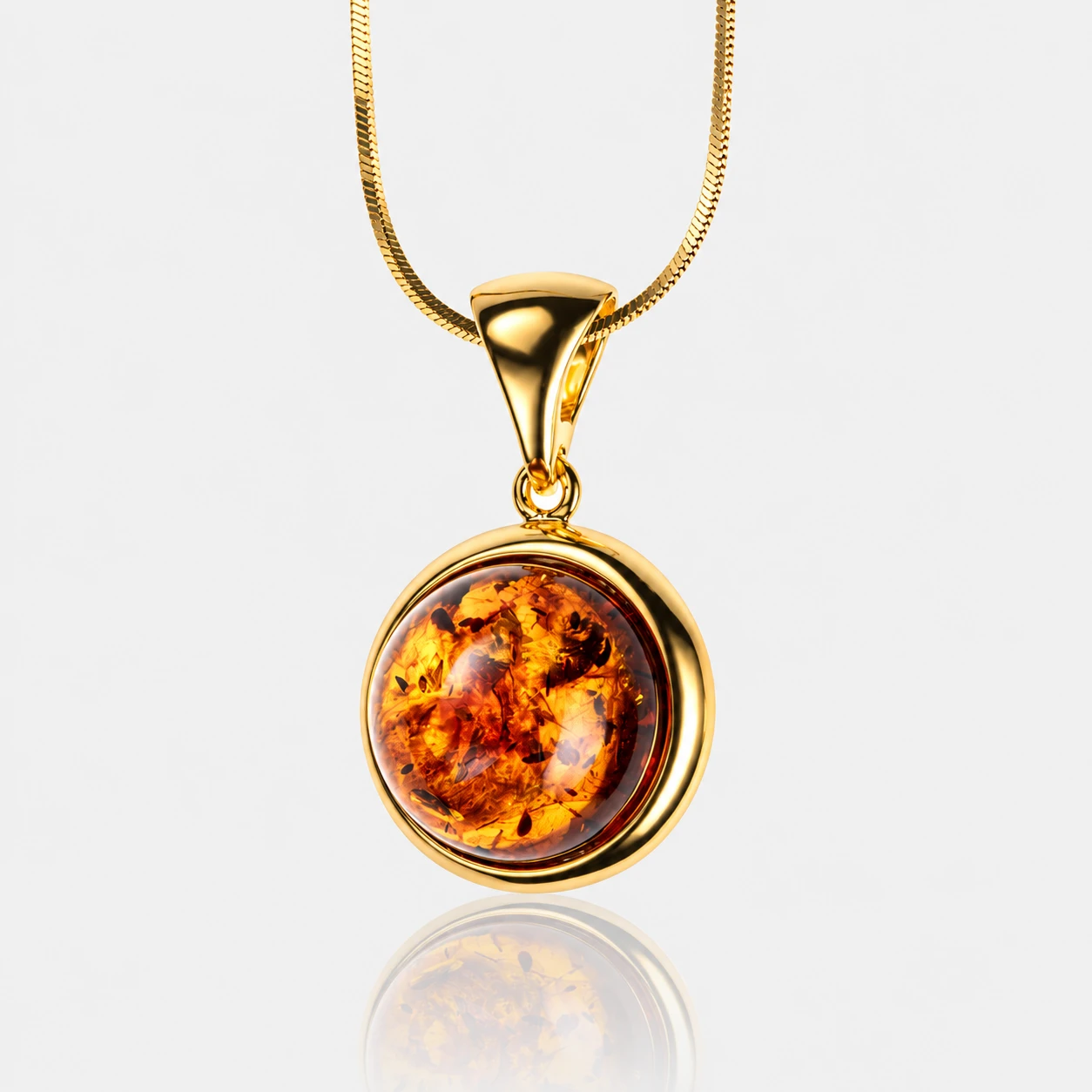 Luna necklace in gold with amber