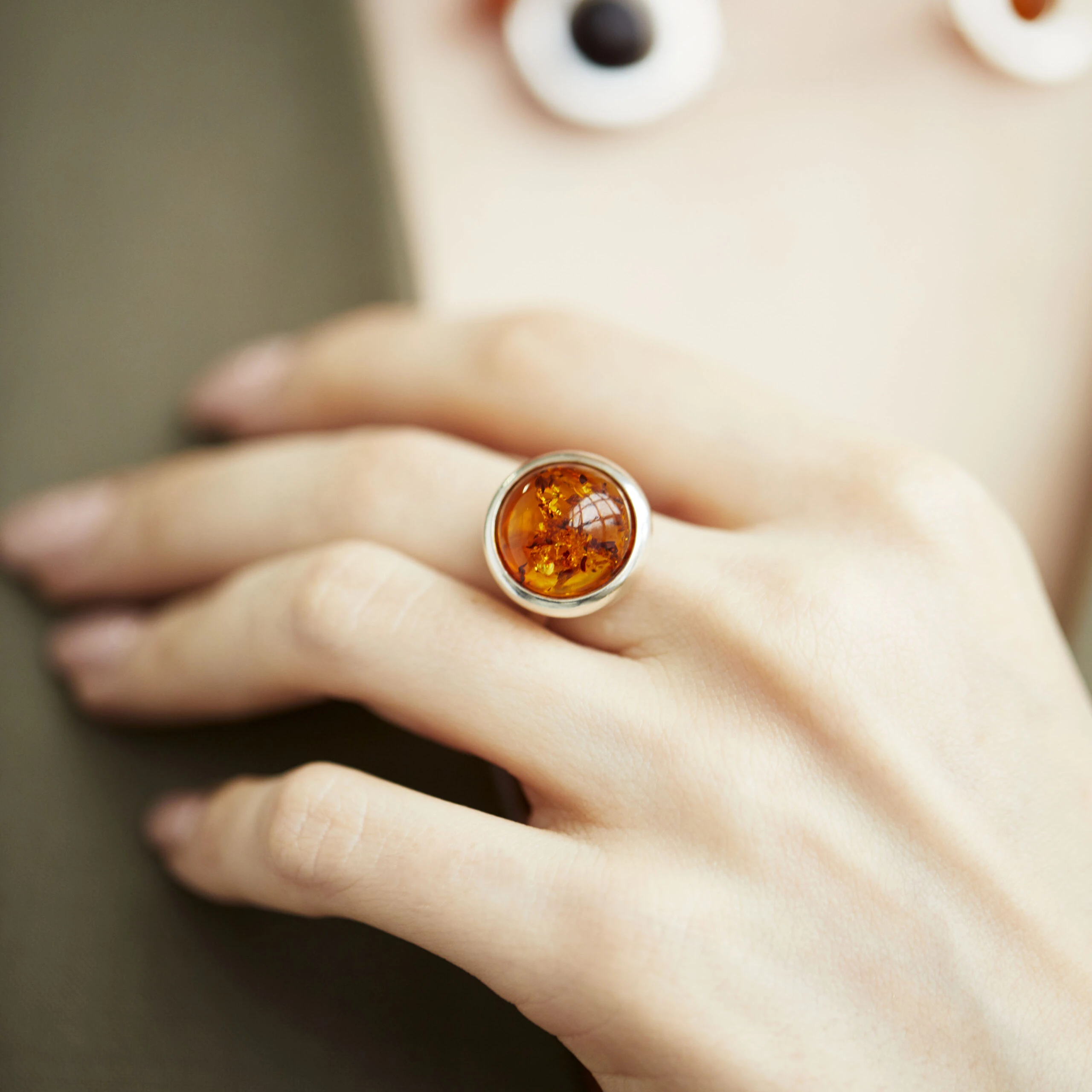 Luna ring in silver with amber