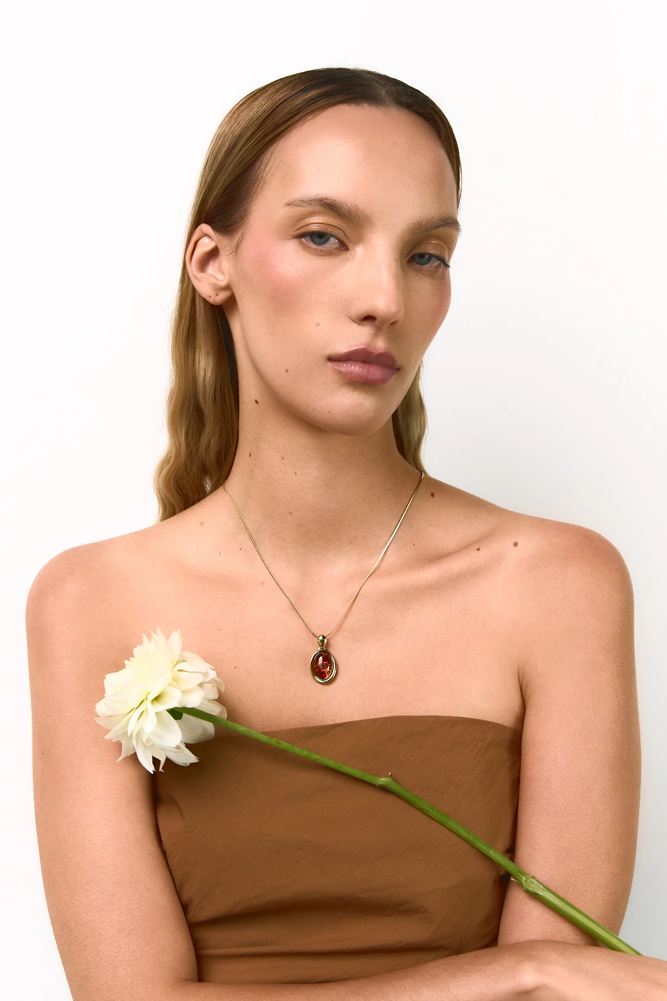 Thumbnail of Marie necklace in gold with amber