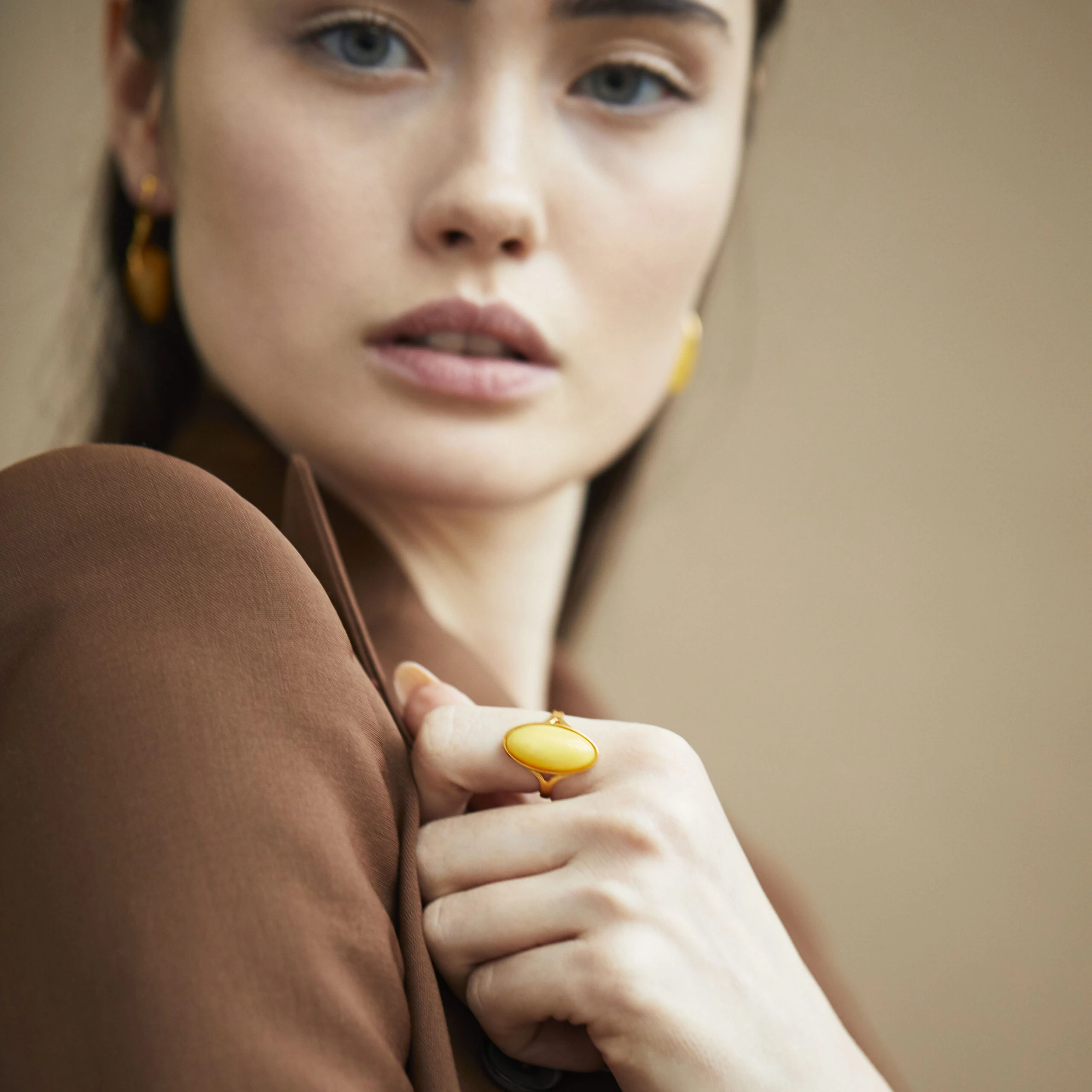 Mia gold ring with milky amber