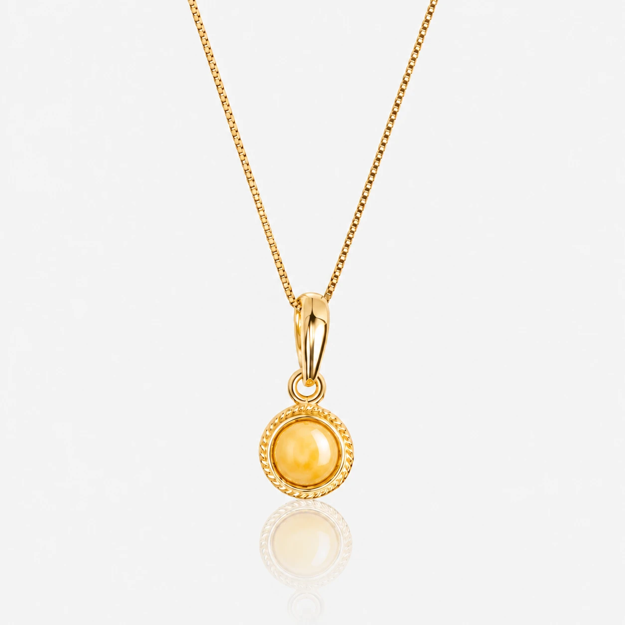 Collana corta dorata con ambra lattiginosa
